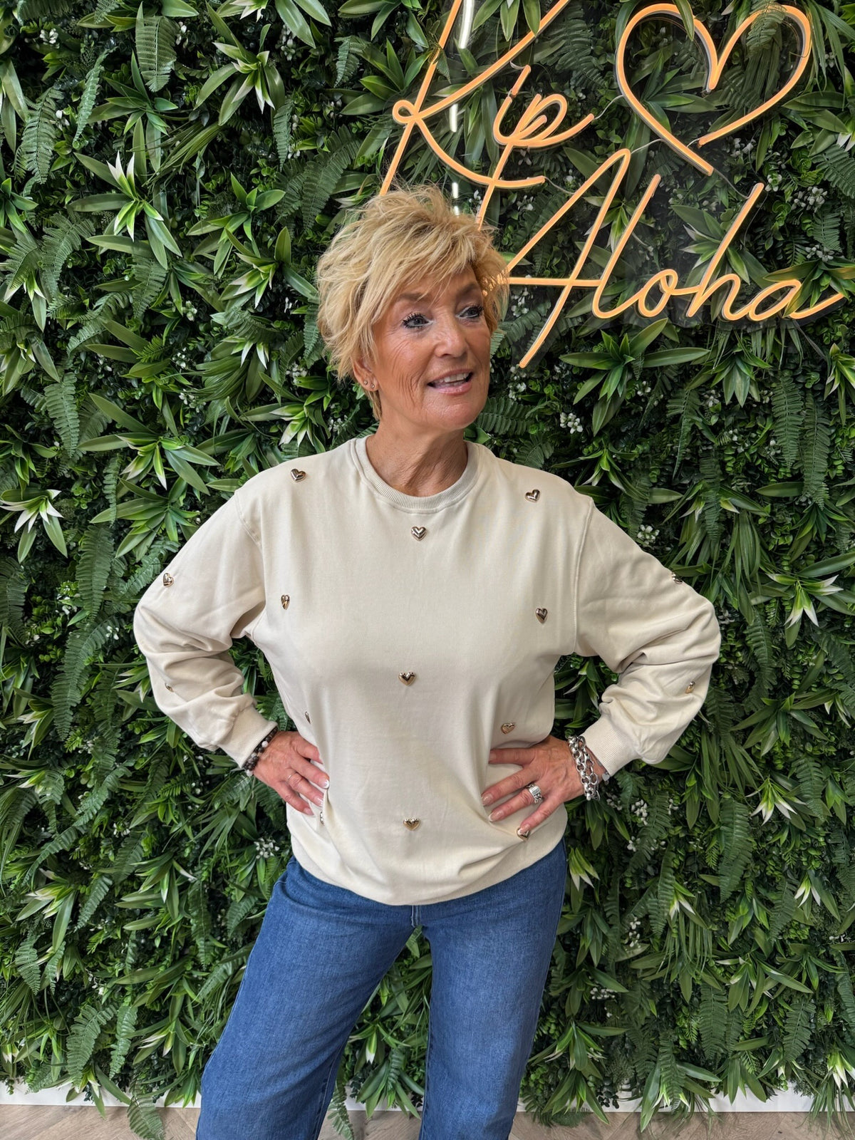 Sweater met hartjes beige