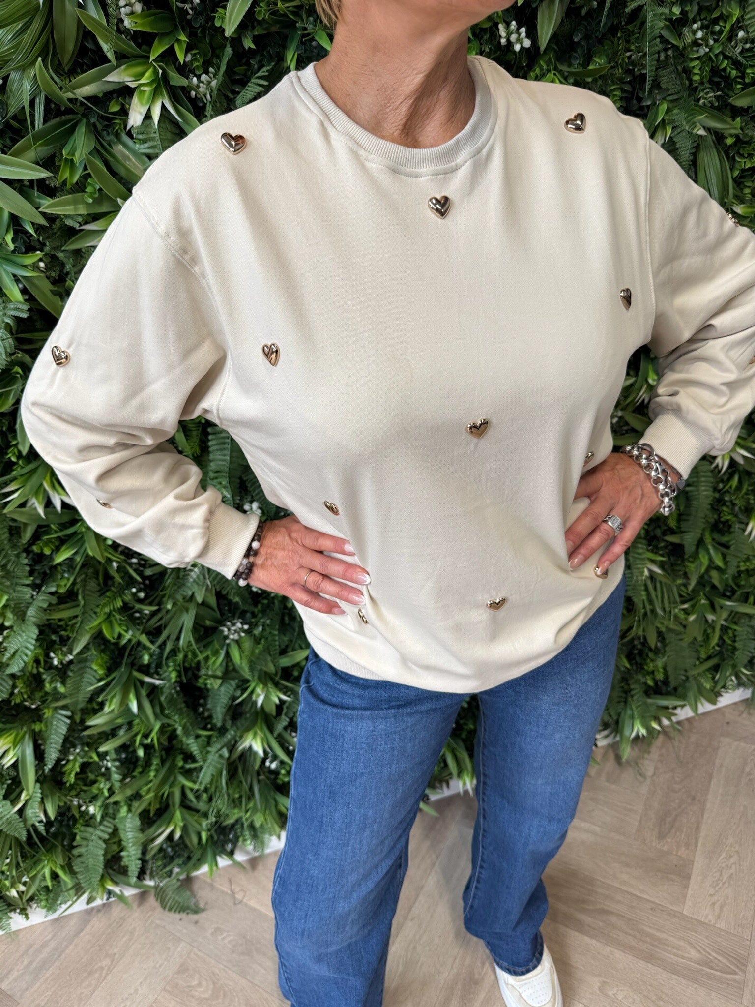 Sweater met hartjes beige