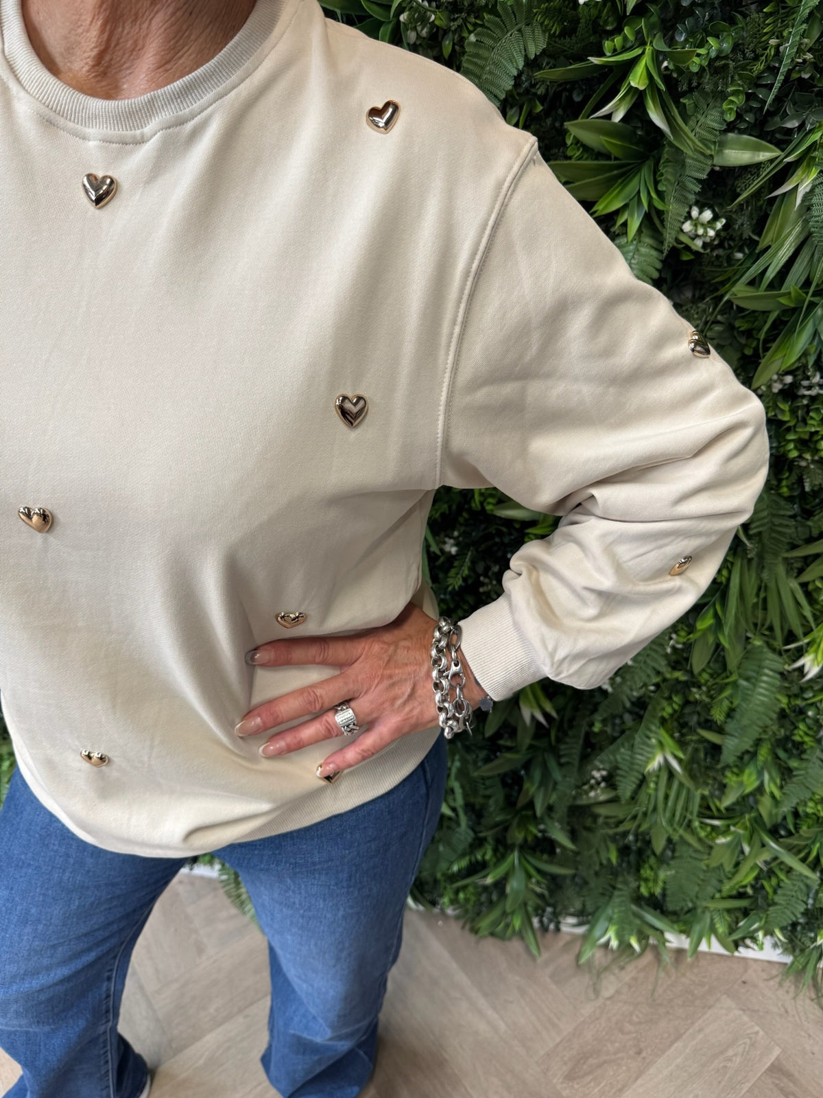 Sweater met hartjes beige