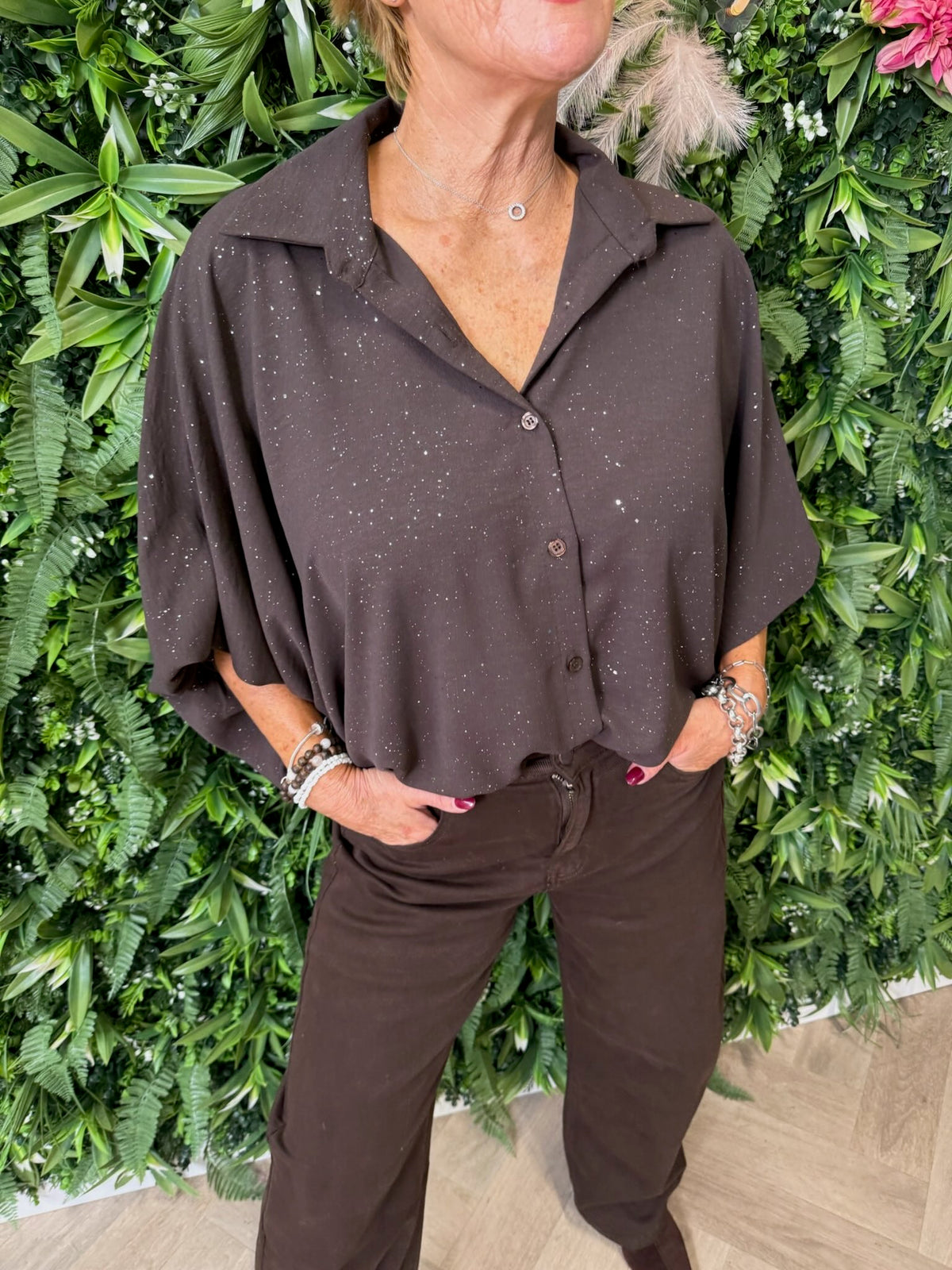 Blouse glitter flakes pofmouwen donkerbruin