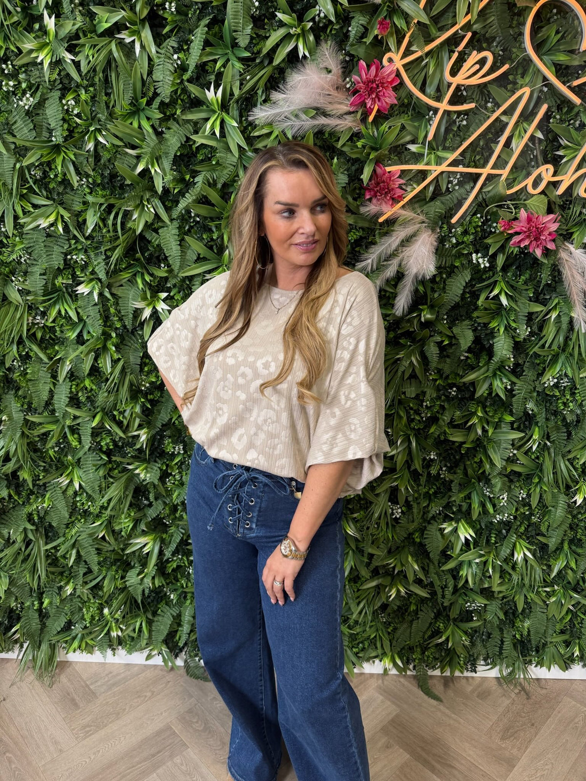 Top structuur pofmouwen beige