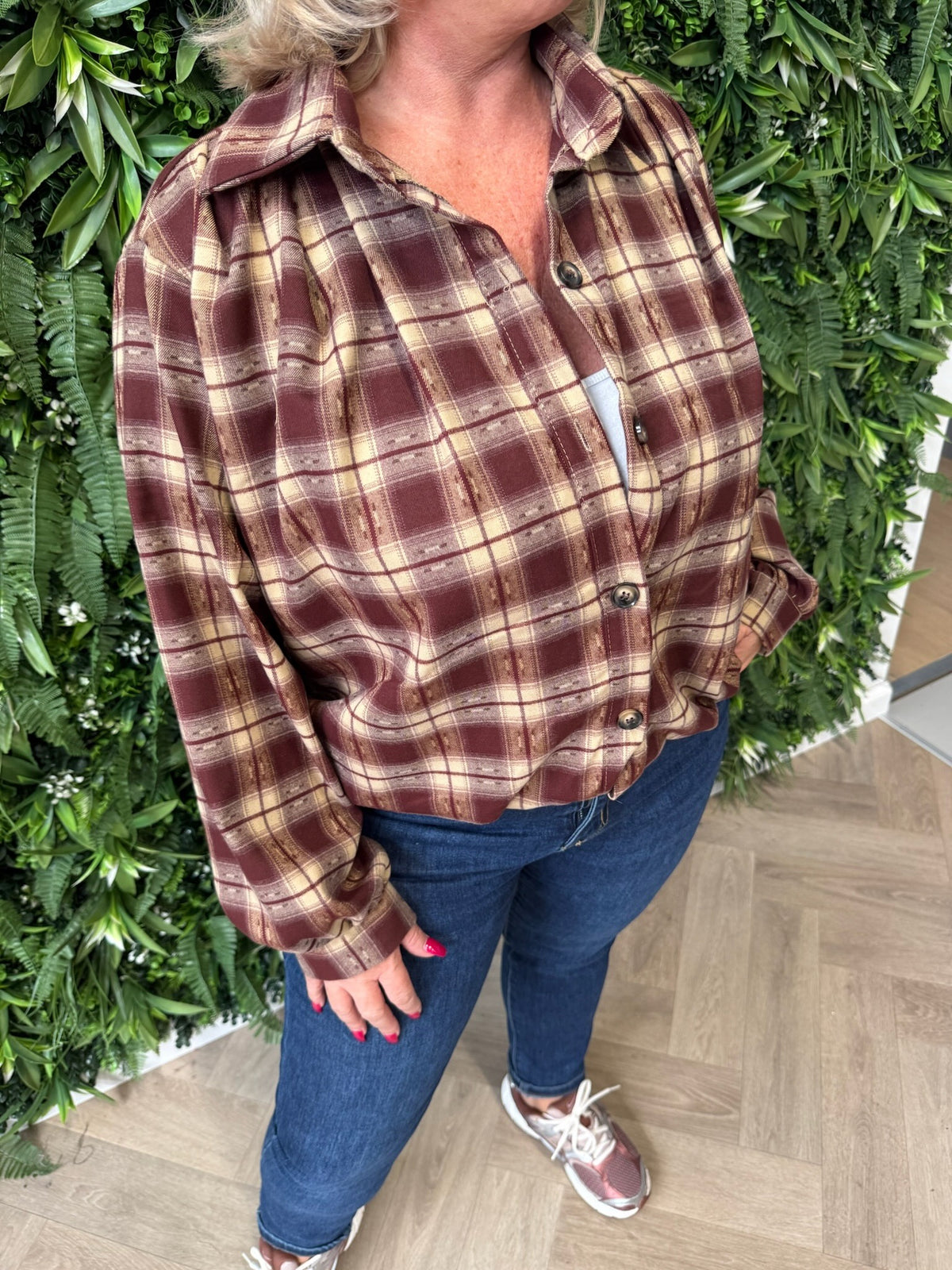 Geruite bomber met knoopsluiting bordeaux