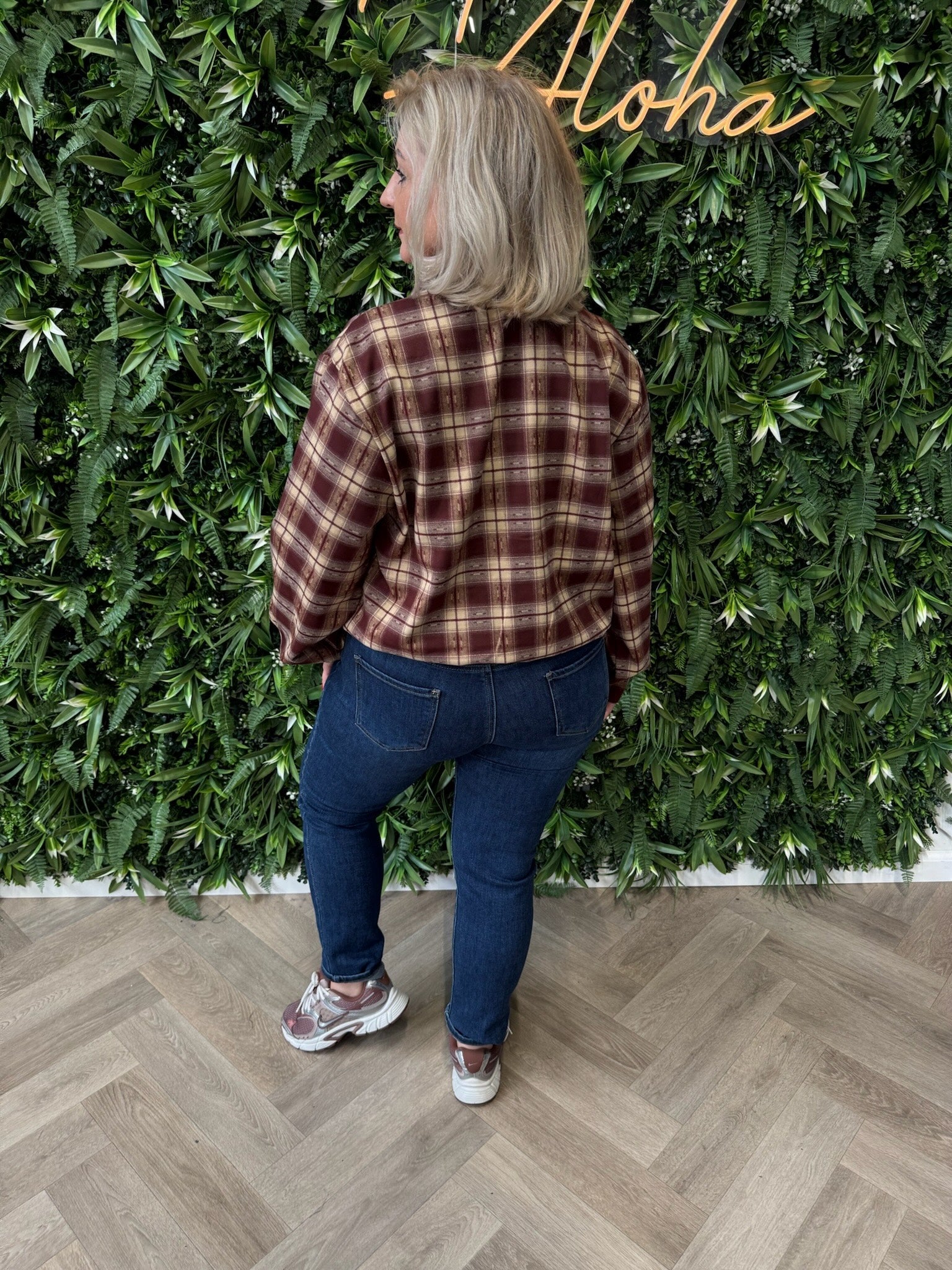 Geruite bomber met knoopsluiting bordeaux
