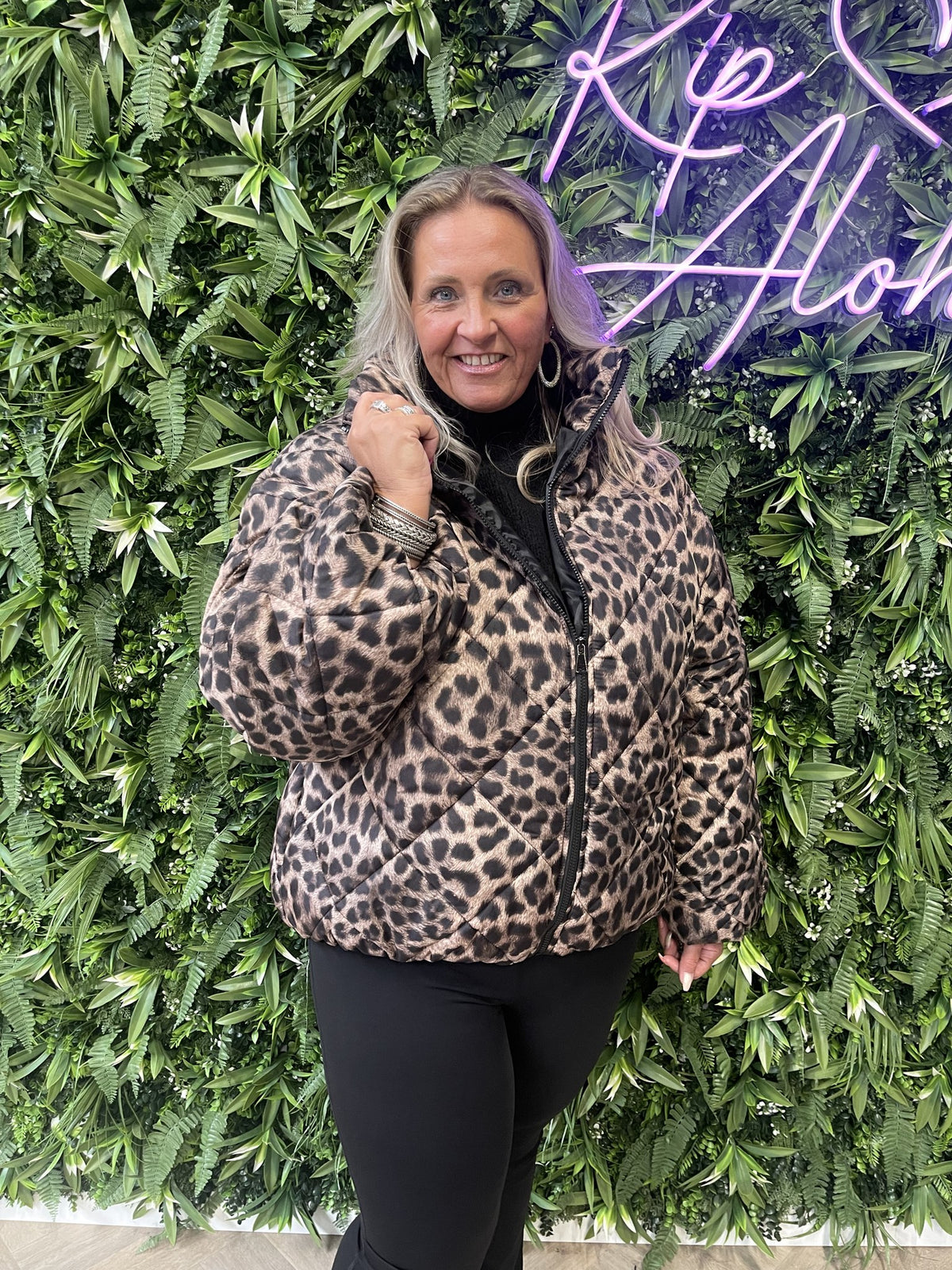 Puffer jas panterprint bruin