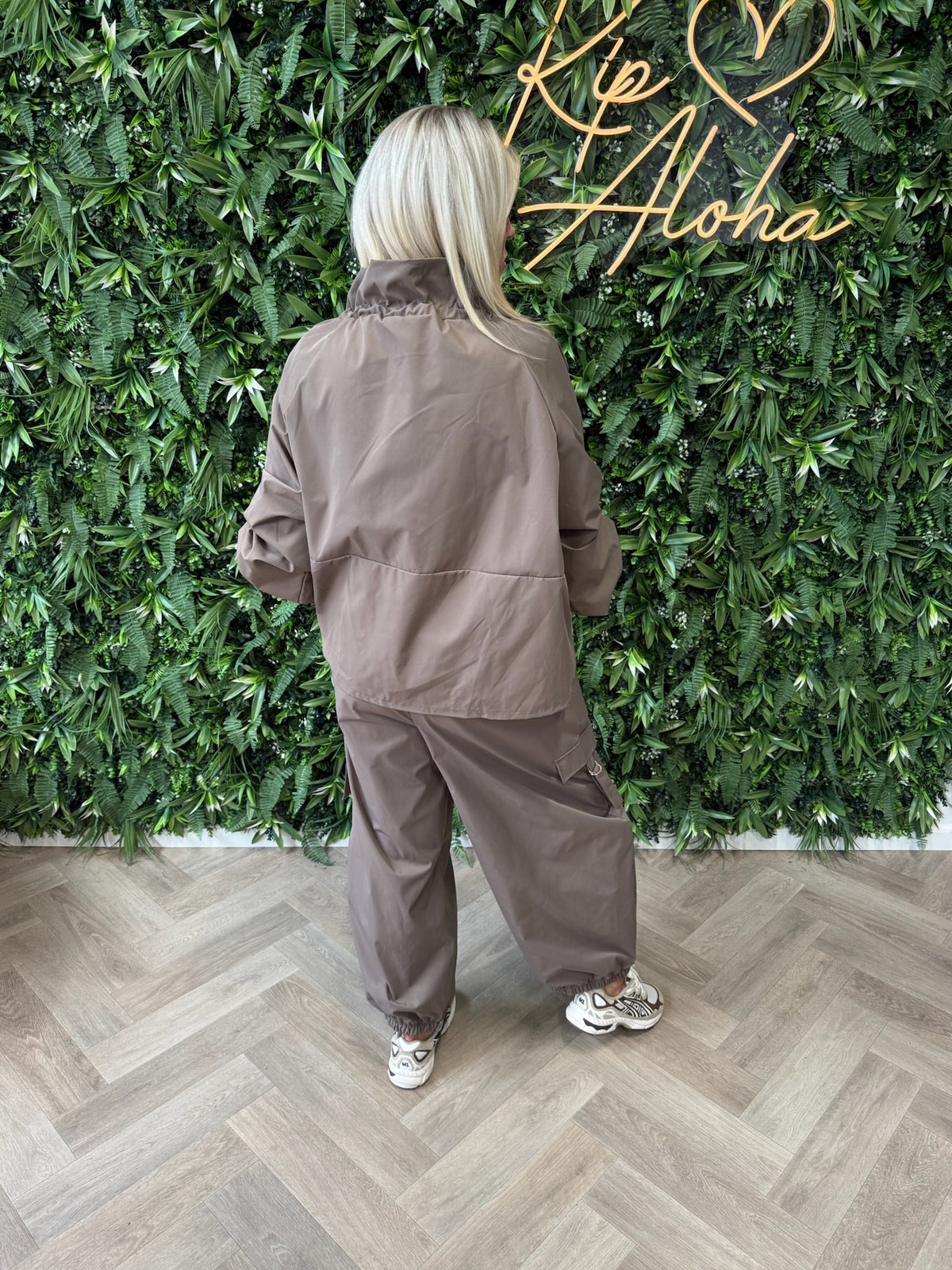 Parachute broek met cargo zakken lichtbruin
