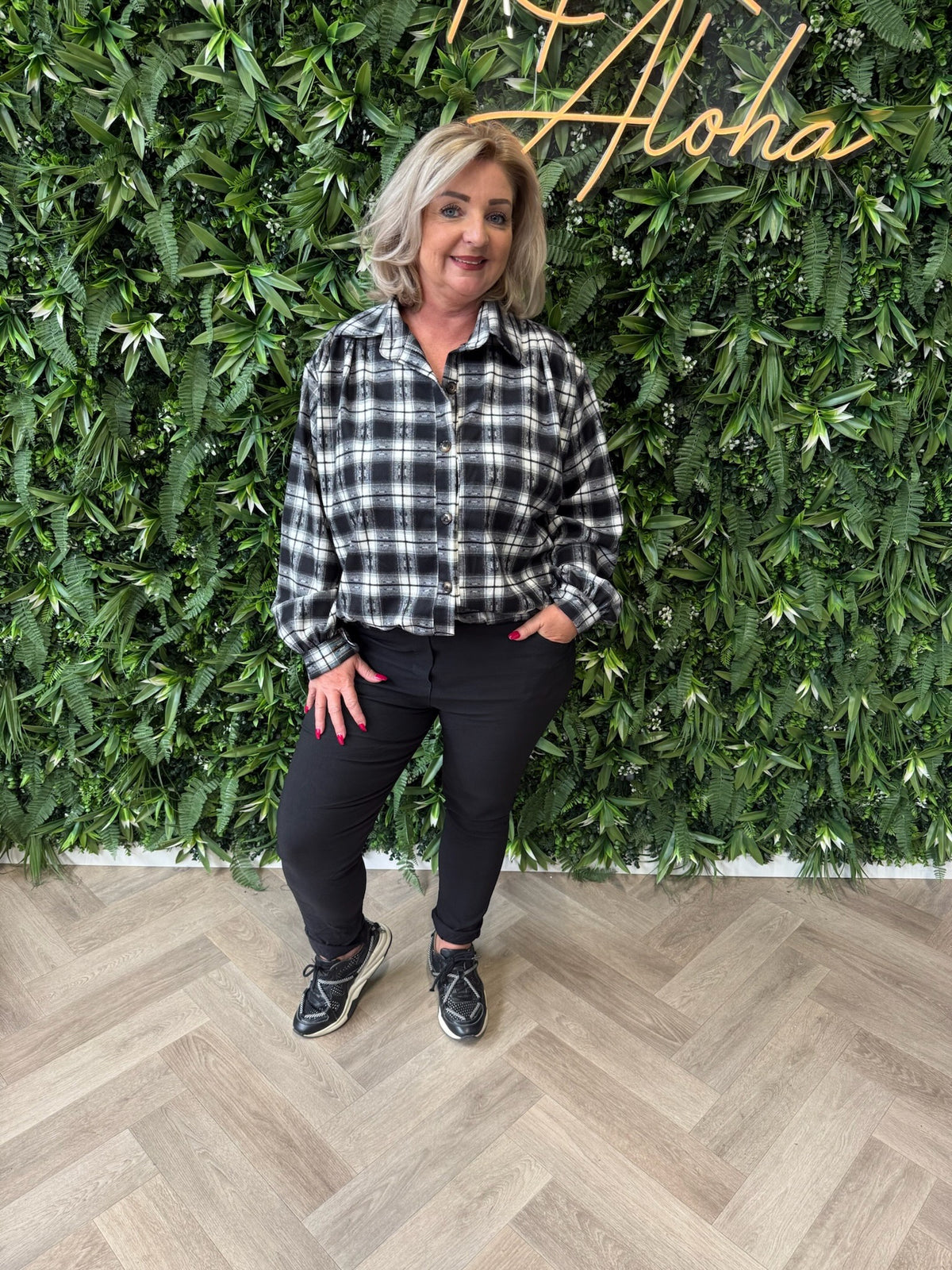 Geruite bomber met knoopsluiting zwart