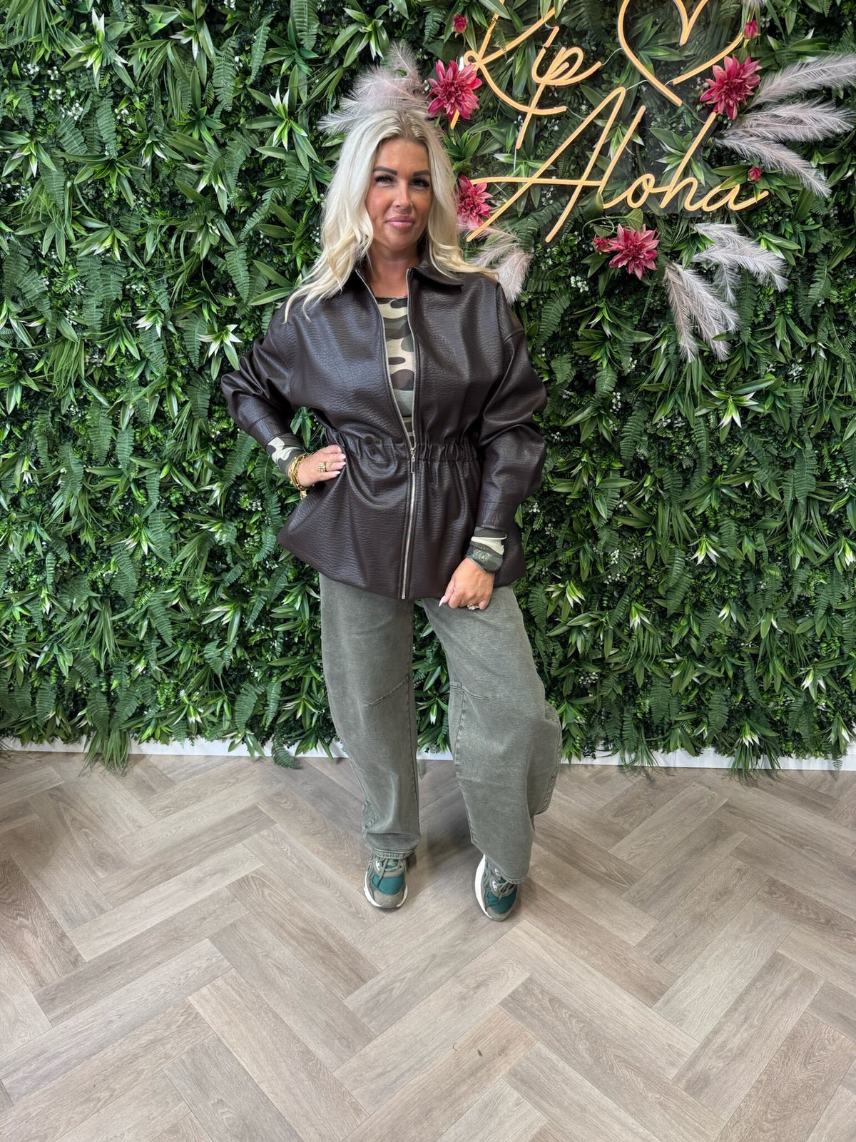 Leatherlook jasje elastieken taille donkerbruin