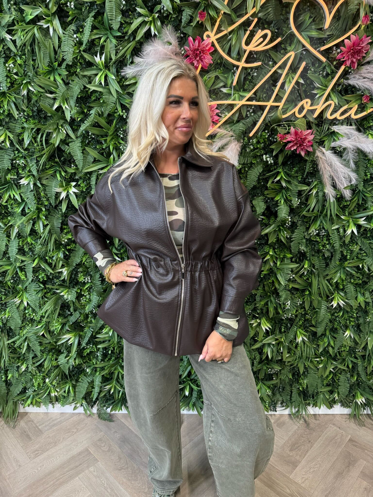 Leatherlook jasje elastieken taille donkerbruin