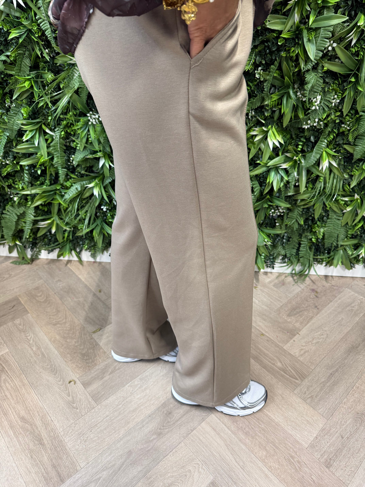 Wijde broek met naad taupe
