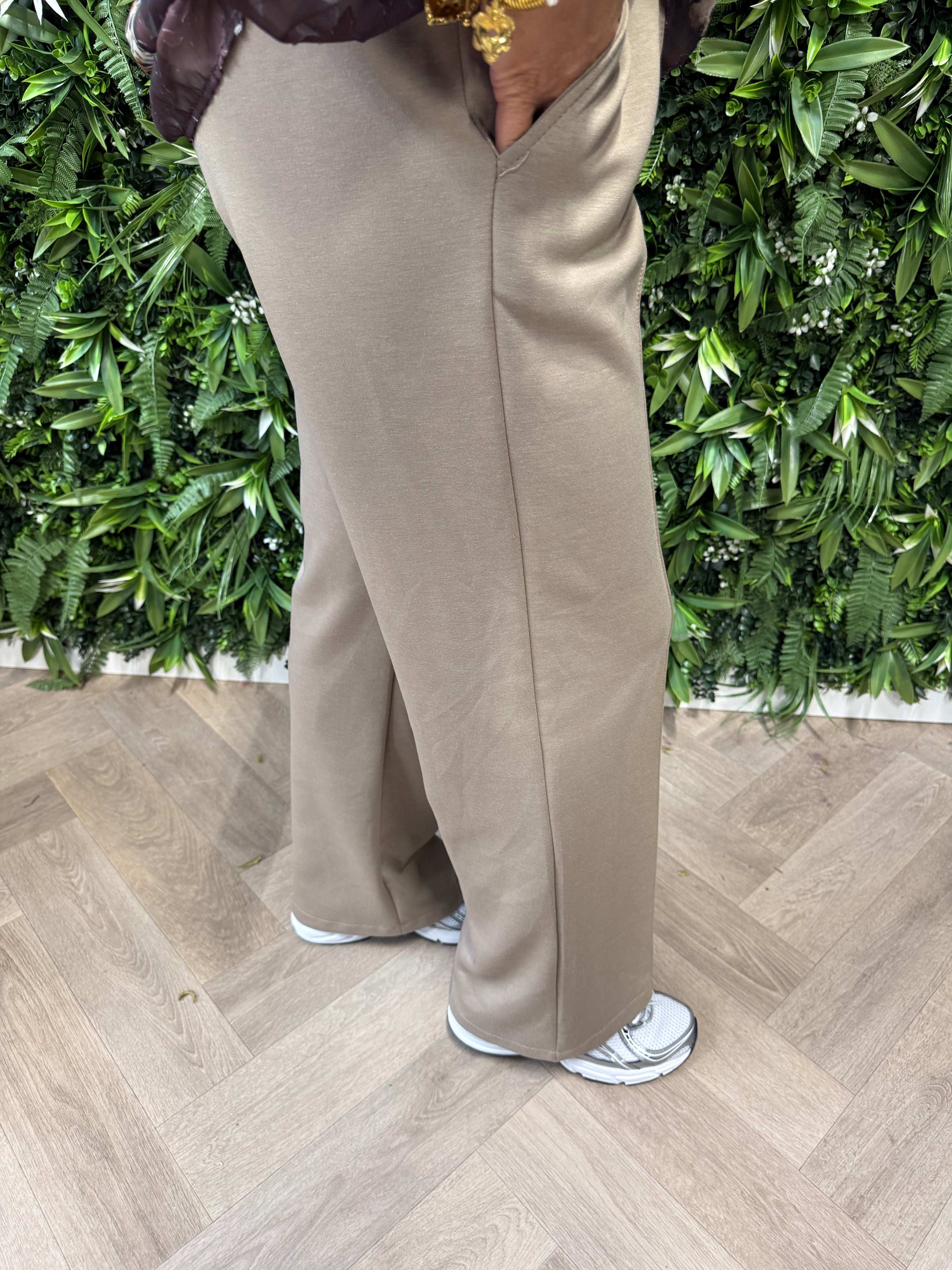 Wijde broek met naad taupe
