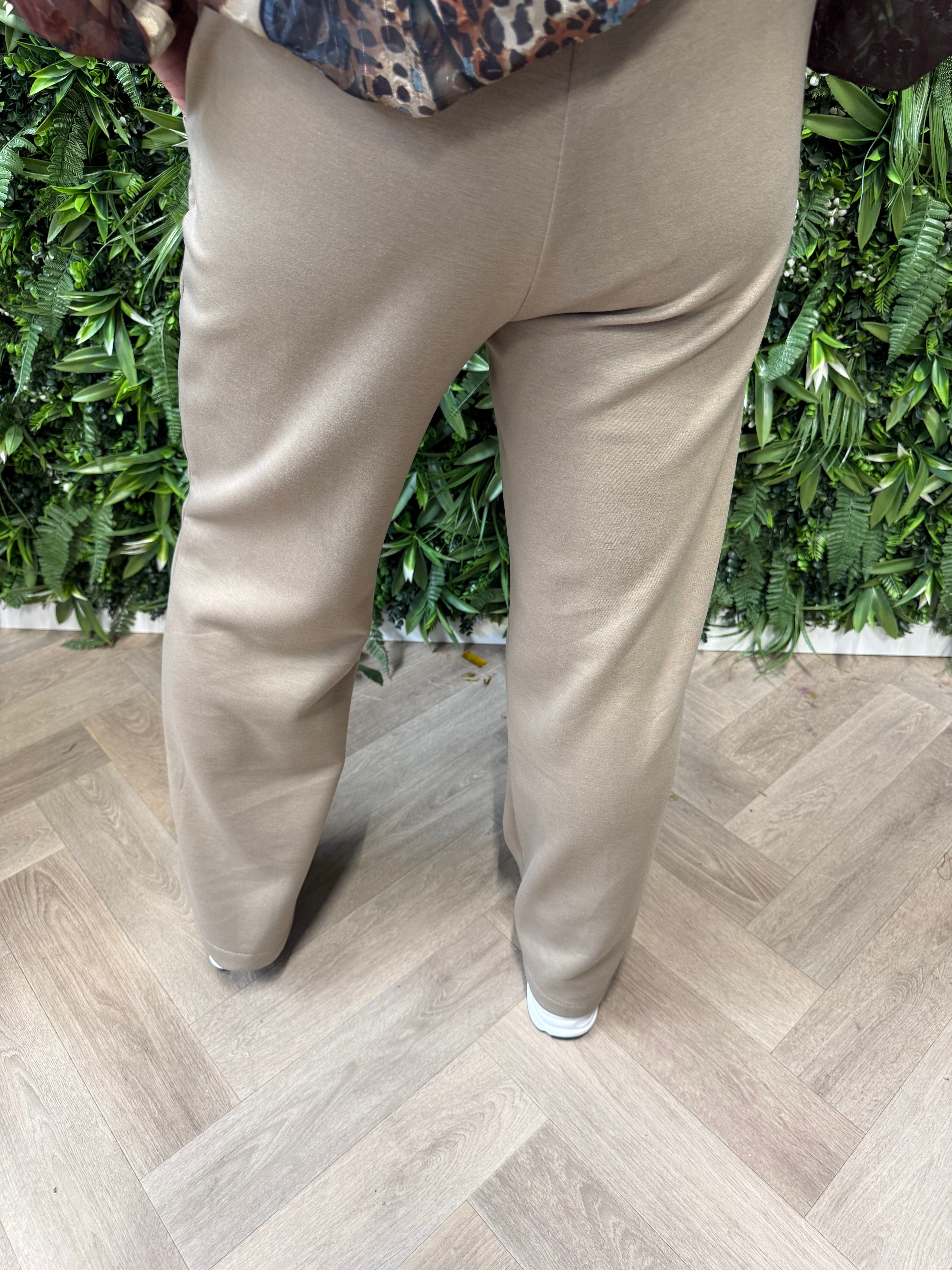 Wijde broek met naad taupe