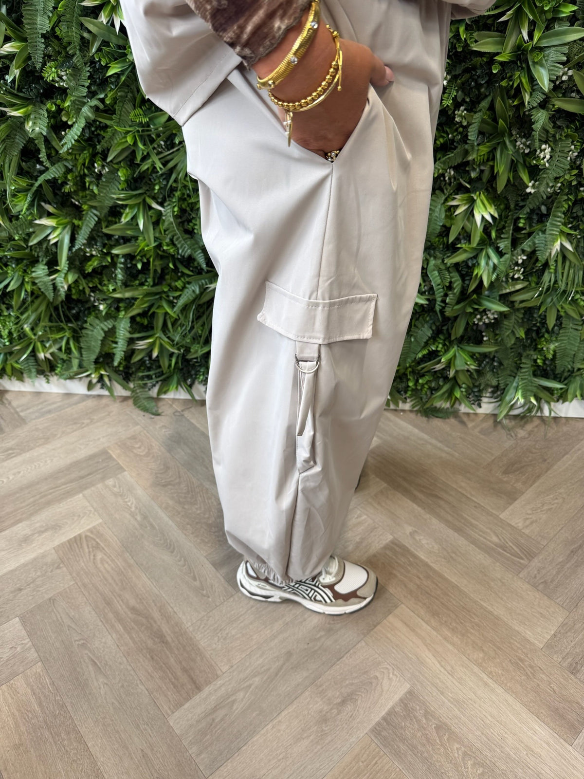 Parachute broek met cargo zakken beige