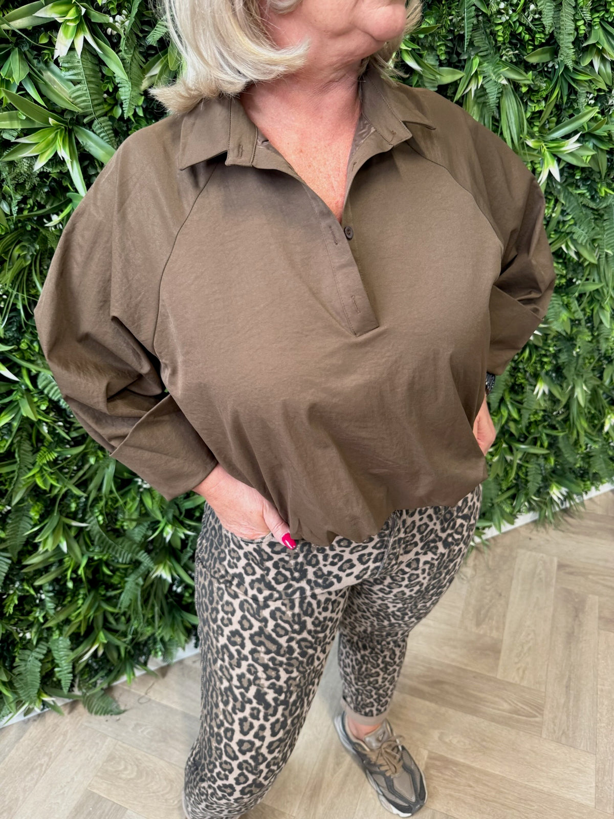 Cropped blouse met wijde mouwen donkerbruin