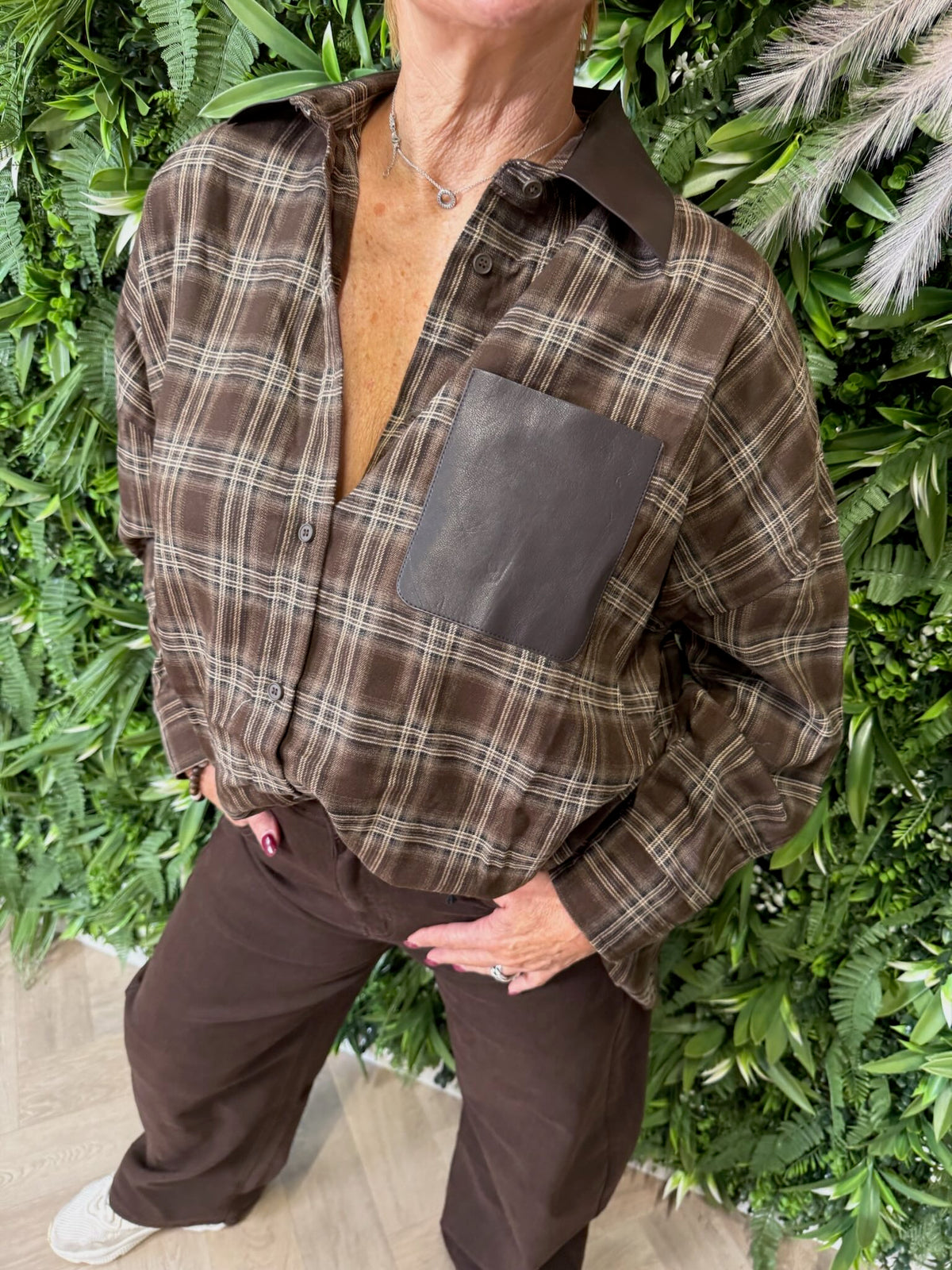 Houthakkers blouse leatherlook kraag bruin