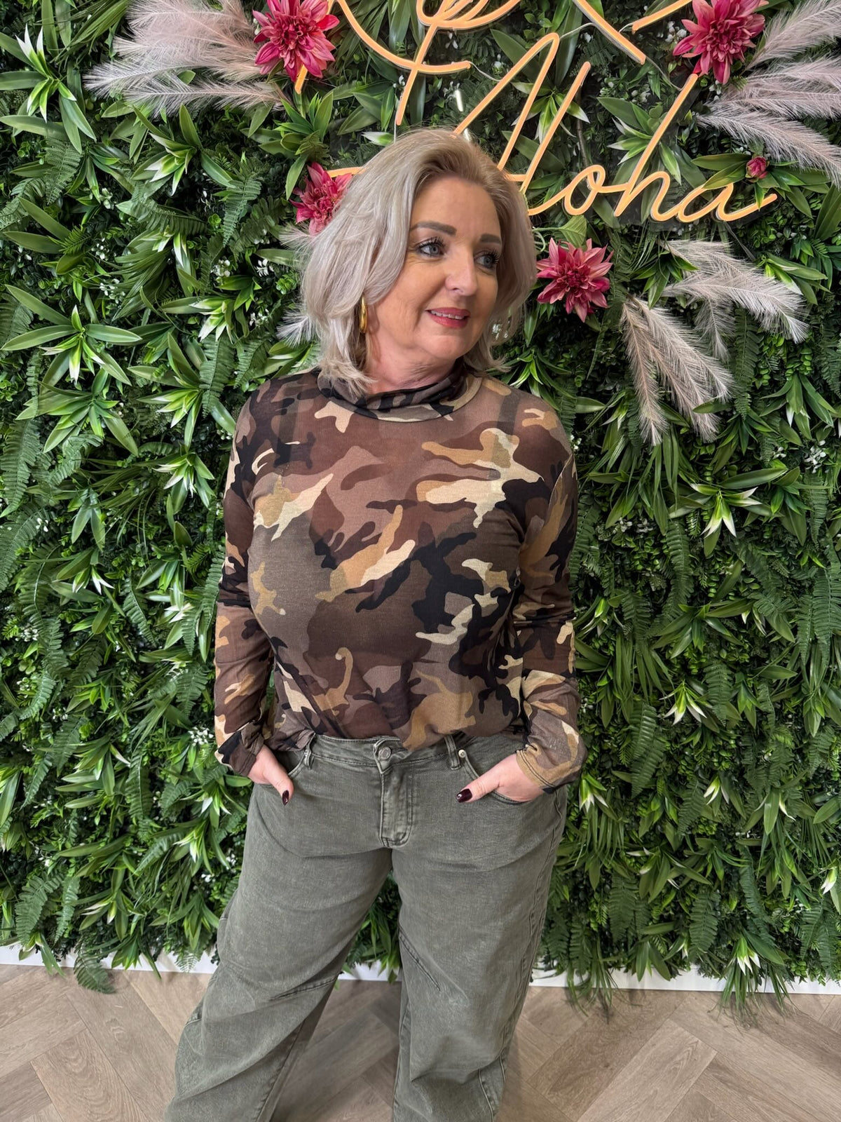 Mesh top army met col donkerbruin