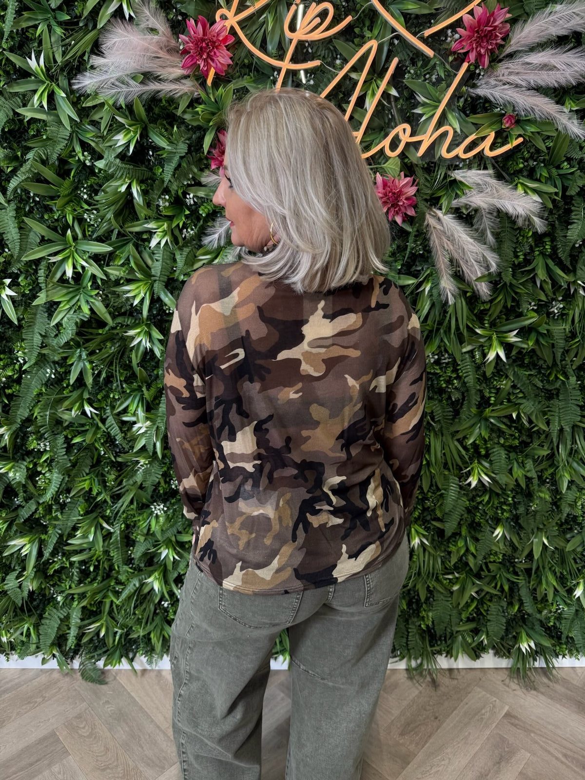 Mesh top army met col donkerbruin