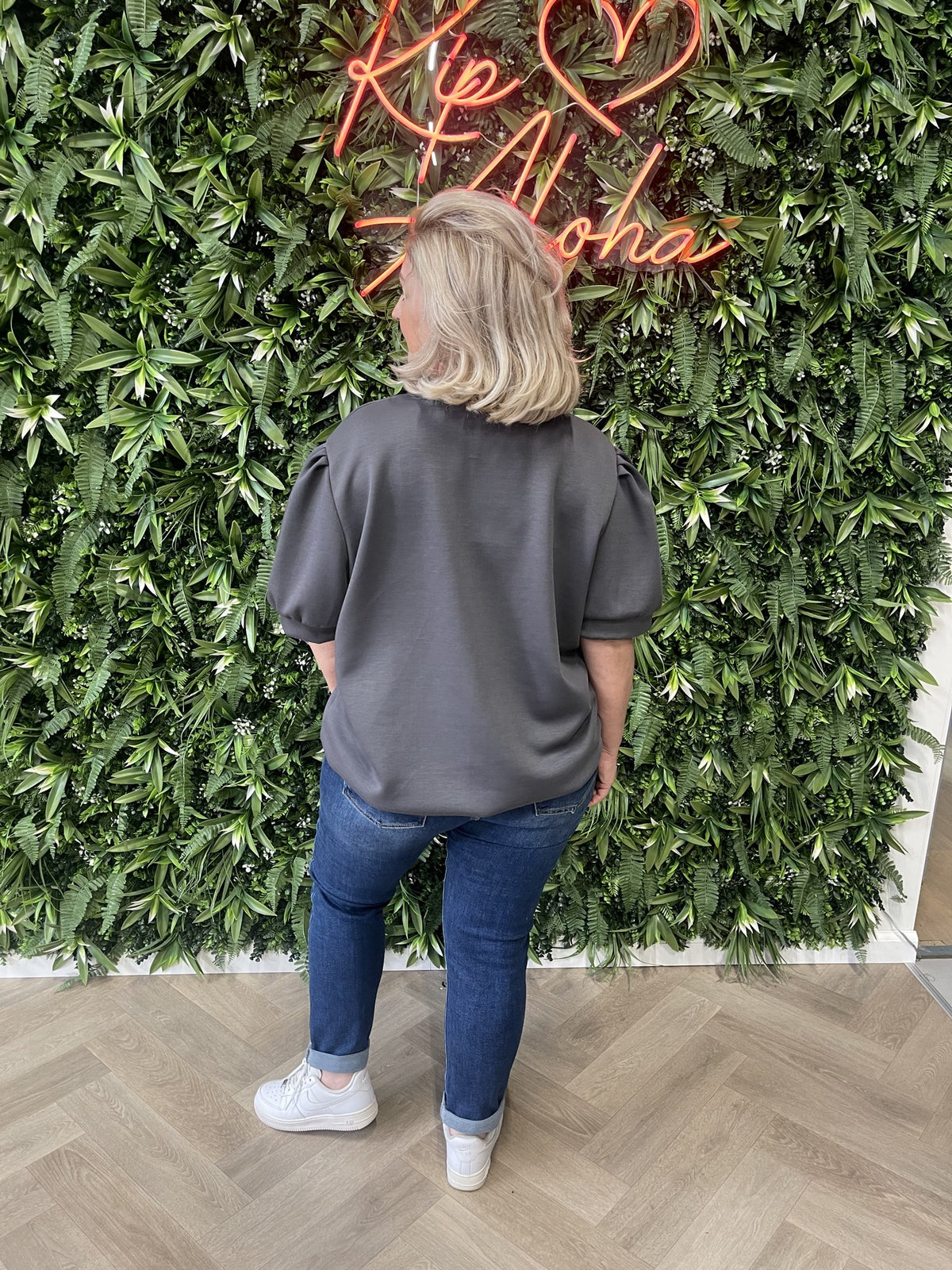 Sweater korte pofmouwen grijs