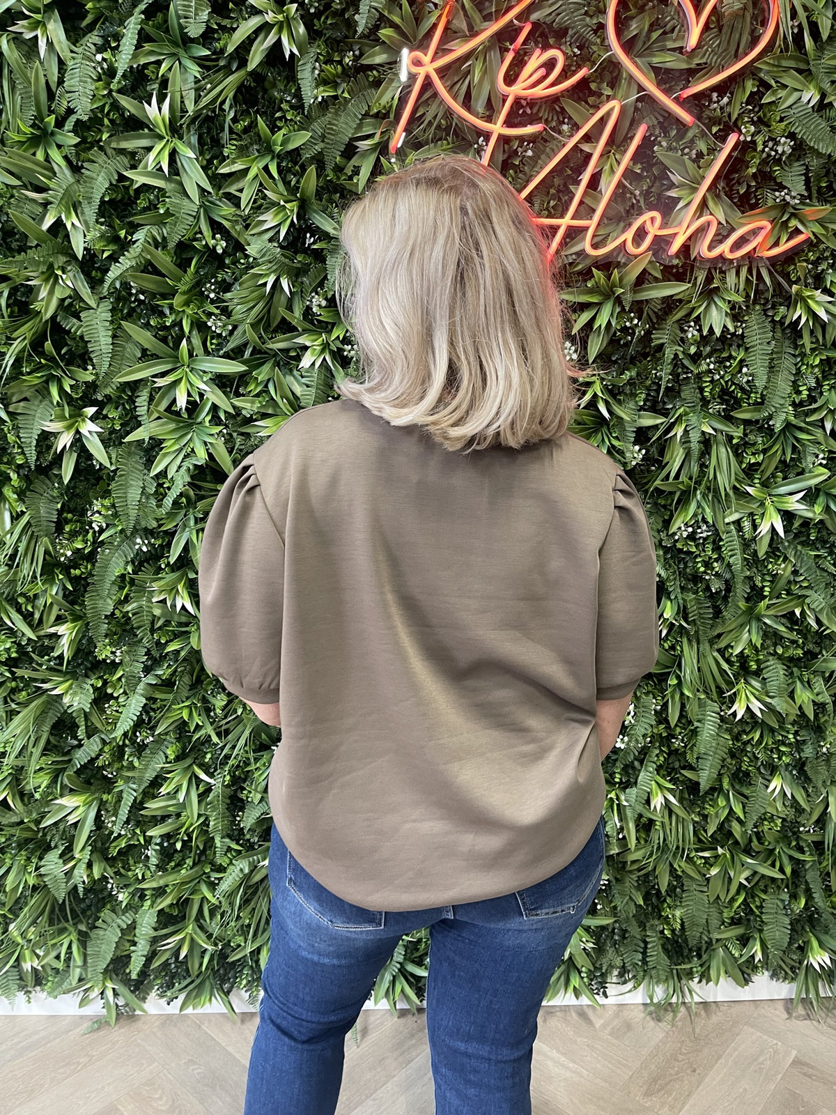 Sweater korte pofmouwen taupe