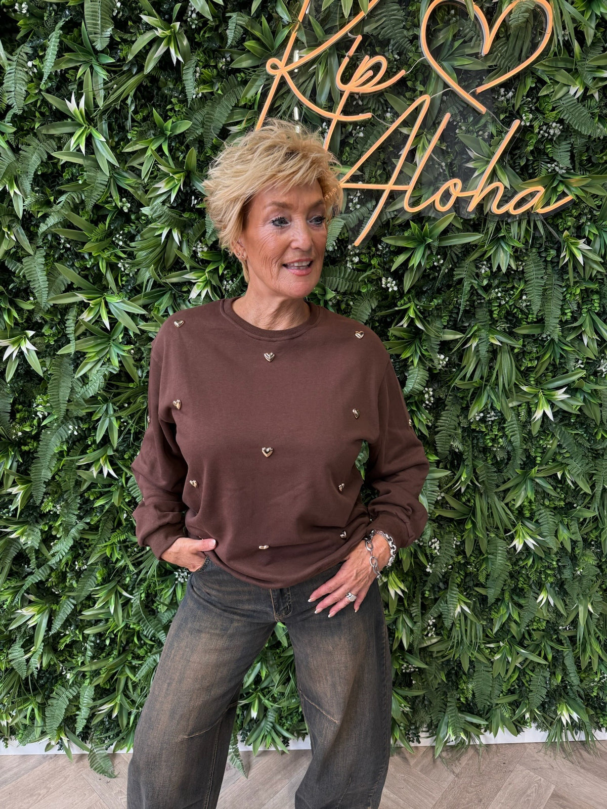 Sweater met hartjes donkerbruin