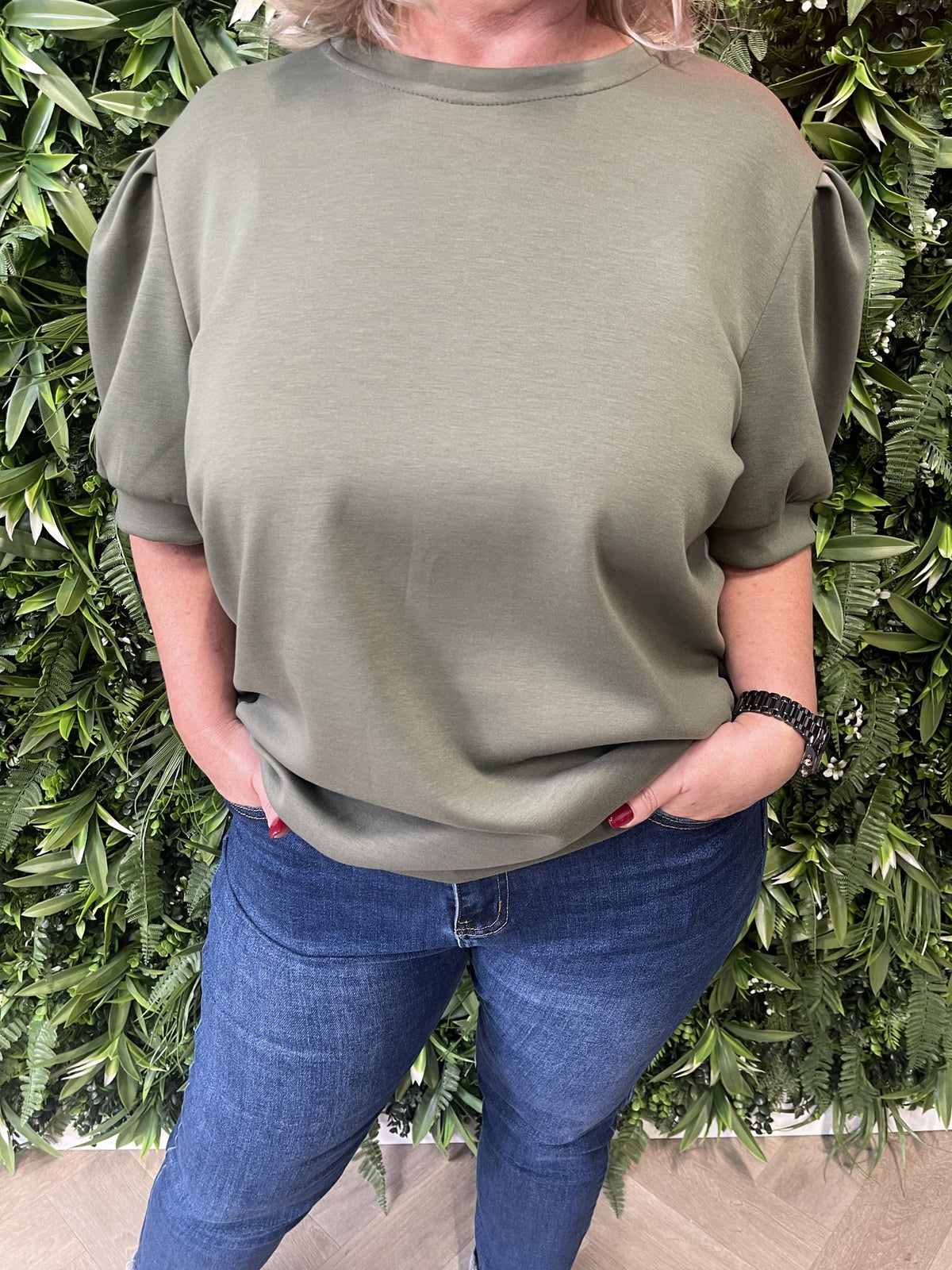Sweater korte pofmouwen legergroen