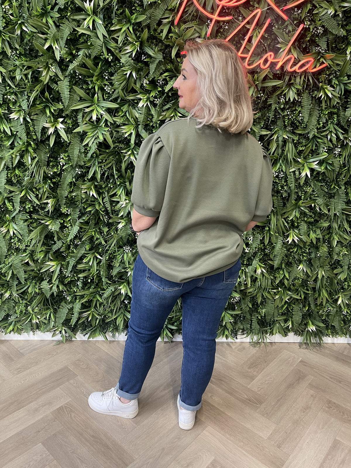 Sweater korte pofmouwen legergroen