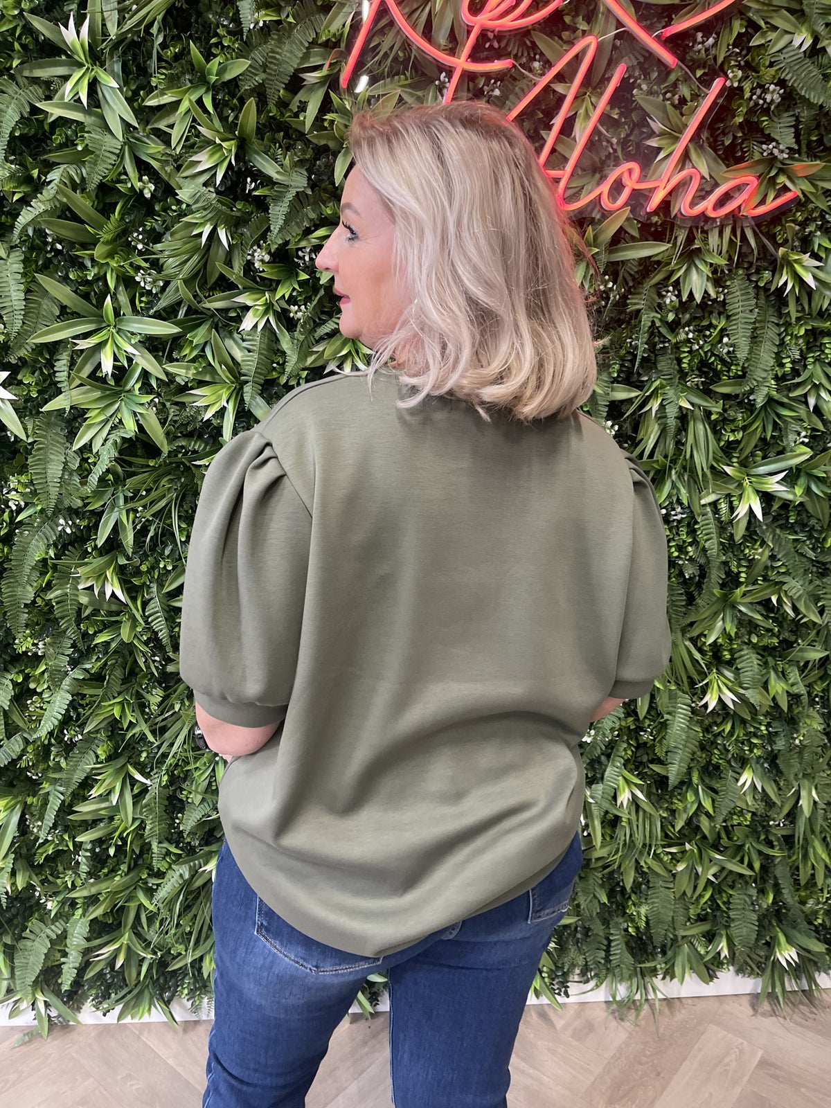 Sweater korte pofmouwen legergroen