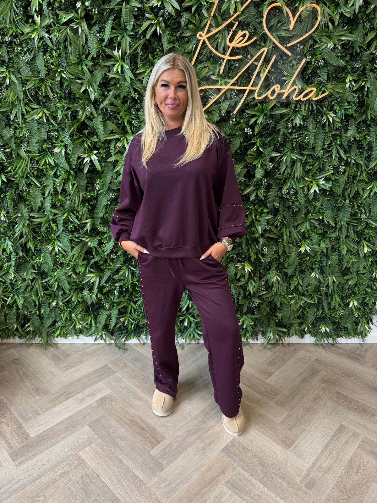 Tweedelig pak sweater pofmouwen studs aubergine
