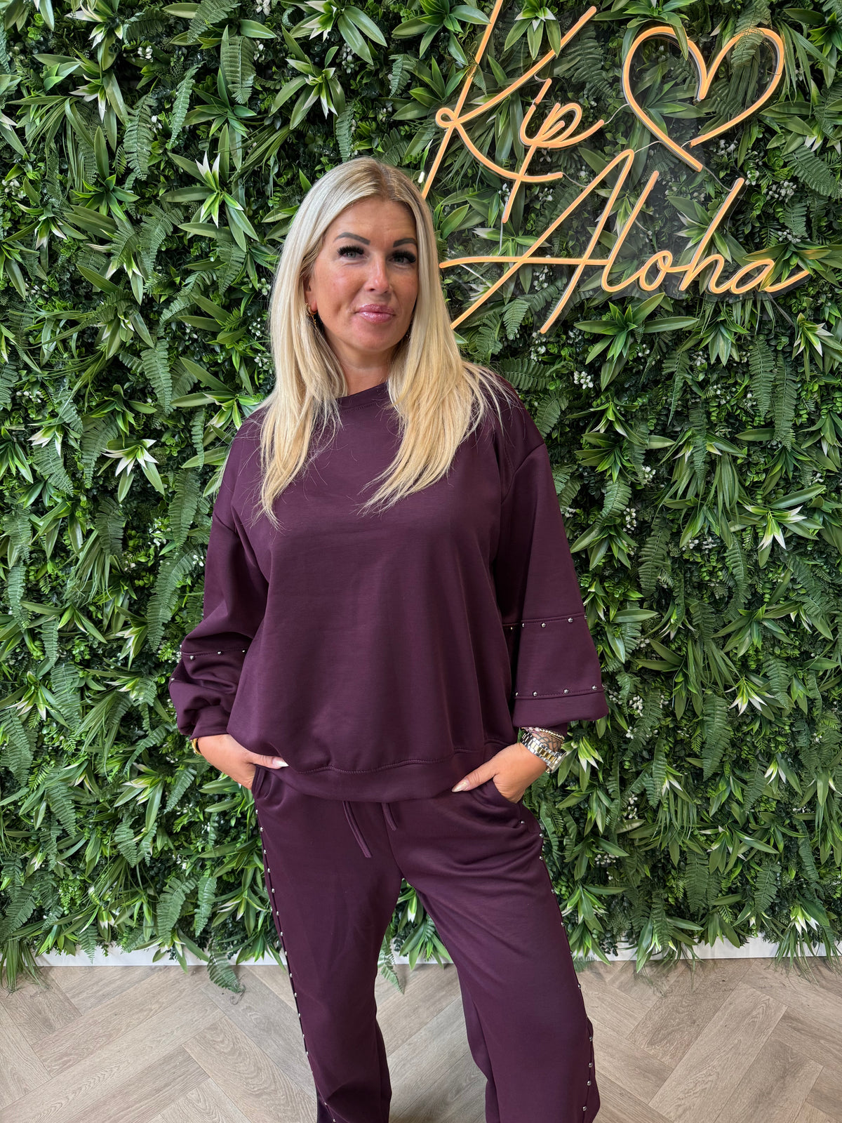Tweedelig pak sweater pofmouwen studs aubergine