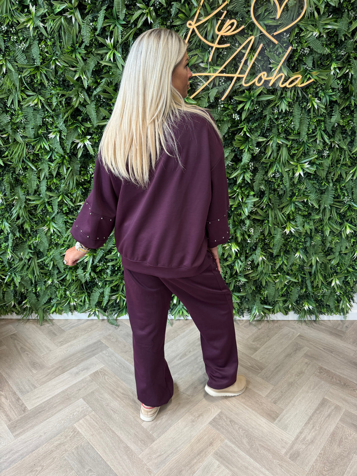 Tweedelig pak sweater pofmouwen studs aubergine