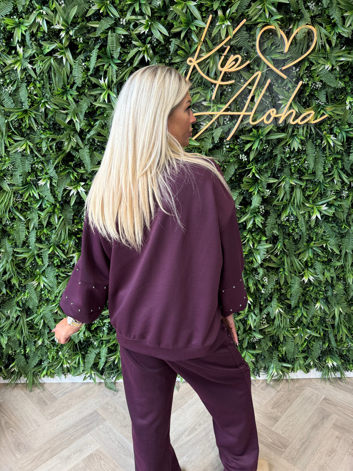 Tweedelig pak sweater pofmouwen studs aubergine