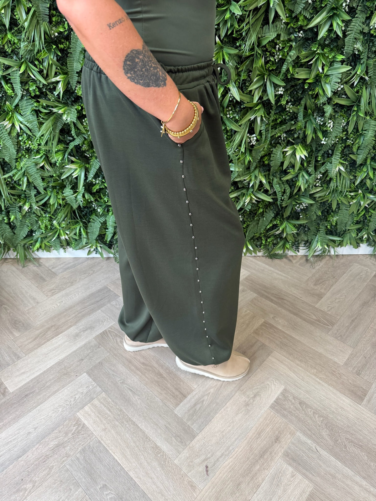 Comfy broek met studs detail legergroen