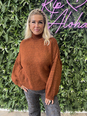 Gebreide trui turtle neck pofmouwen roestbruin