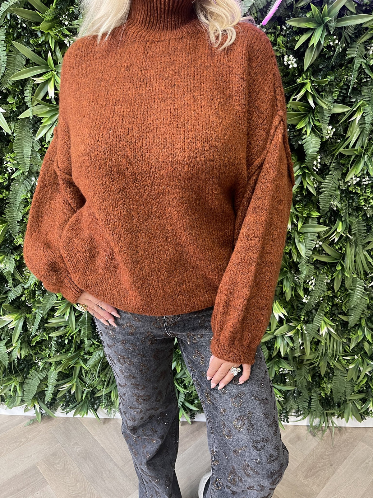 Gebreide trui turtle neck pofmouwen roestbruin