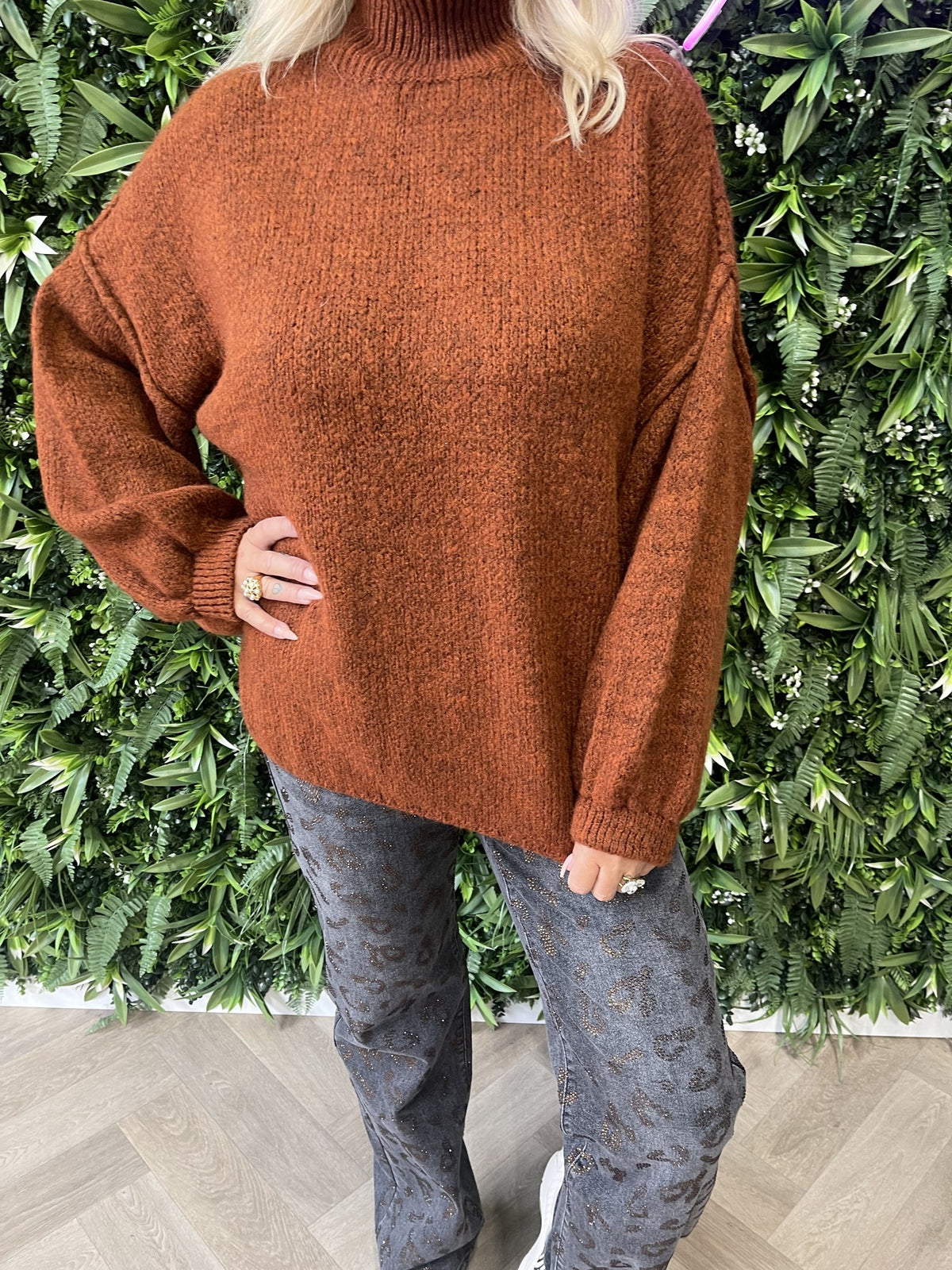 Gebreide trui turtle neck pofmouwen roestbruin