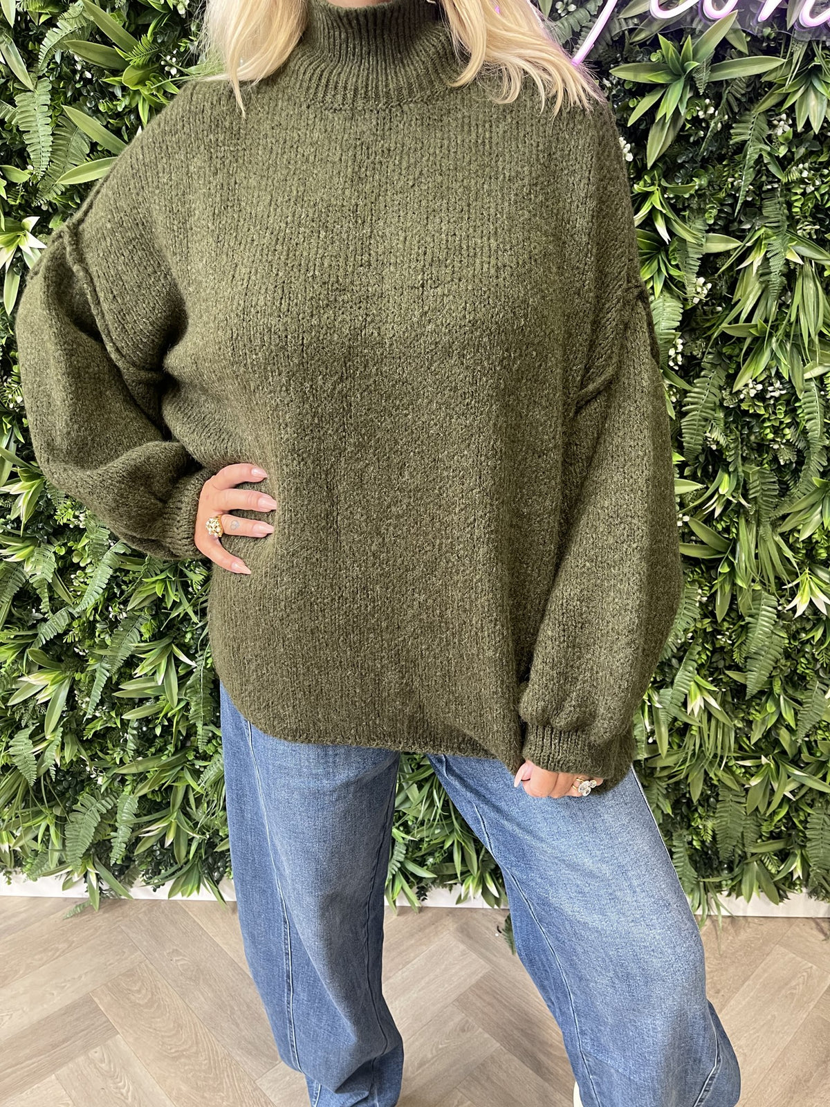 Gebreide trui turtle neck pofmouwen legergroen