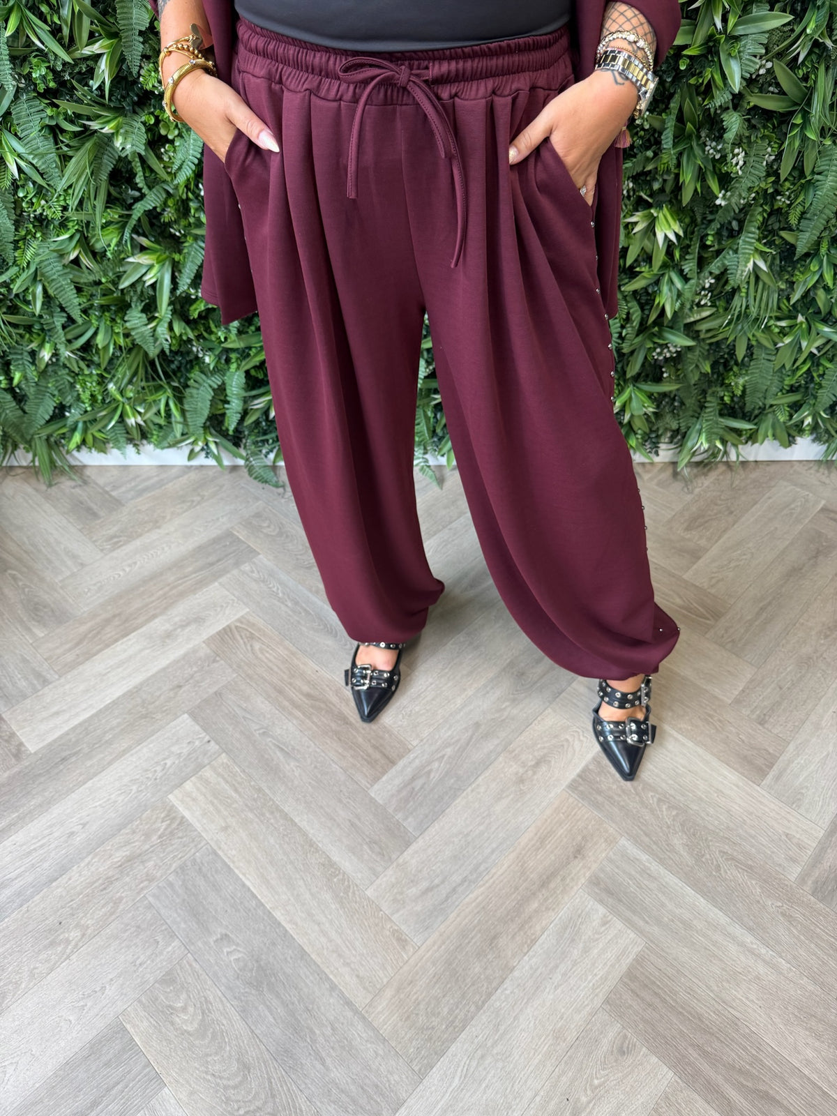 Comfy broek met studs detail aubergine