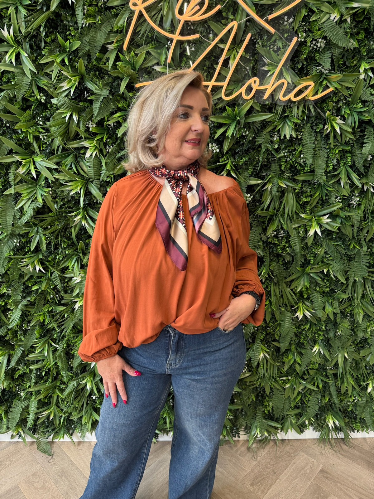 Top ronde hals met elastieke onderkant terracotta