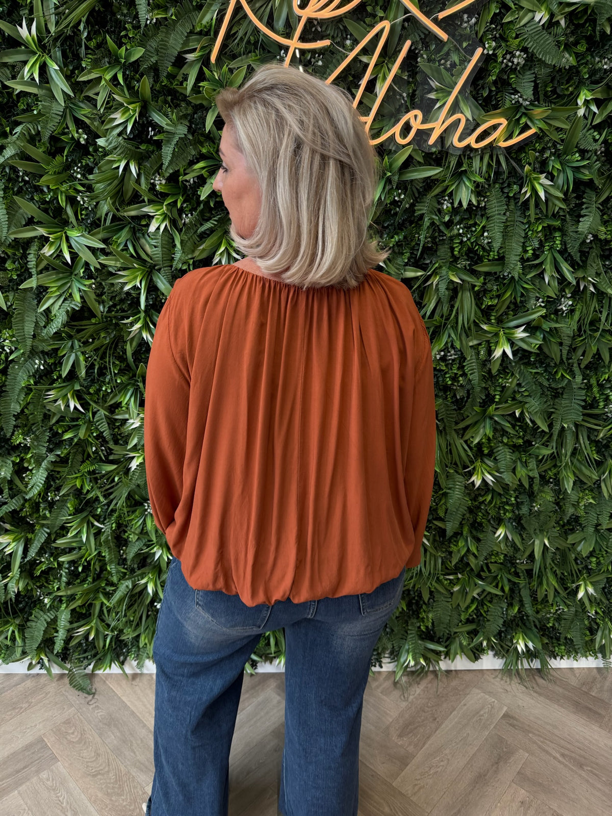Top ronde hals met elastieke onderkant terracotta