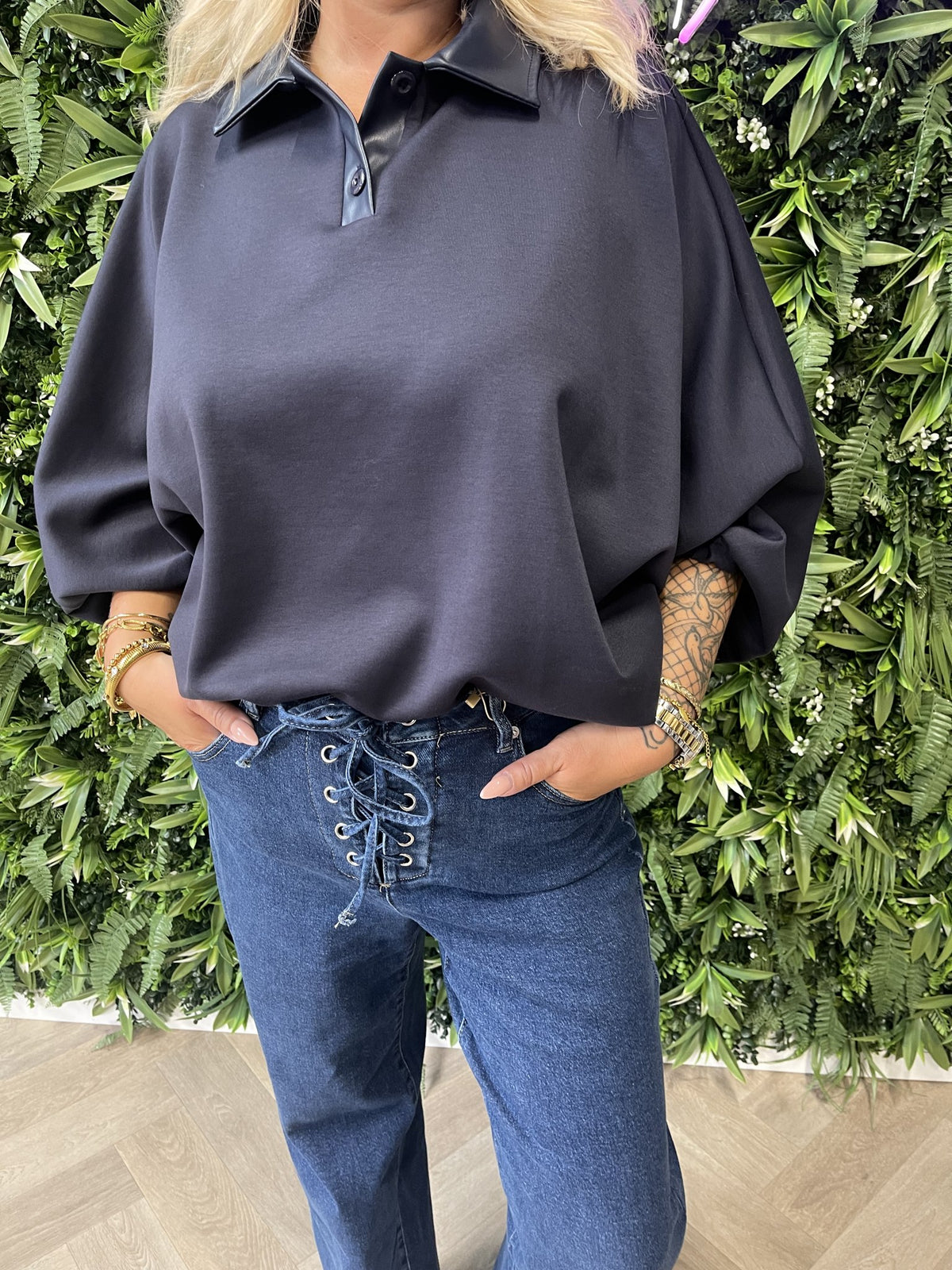 Vleermuis trui met leatherlook kraag marineblauw