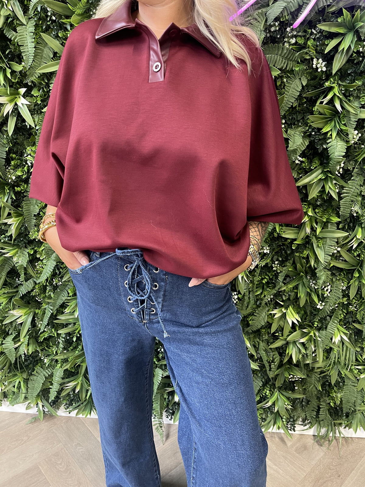 Vleermuis trui met leatherlook kraag bordeaux