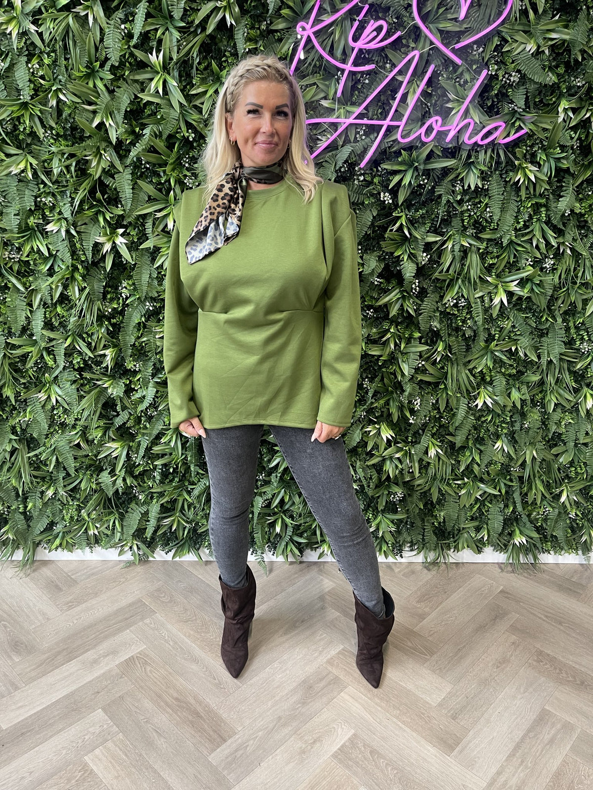 Sweater getailleerd detail uni groen