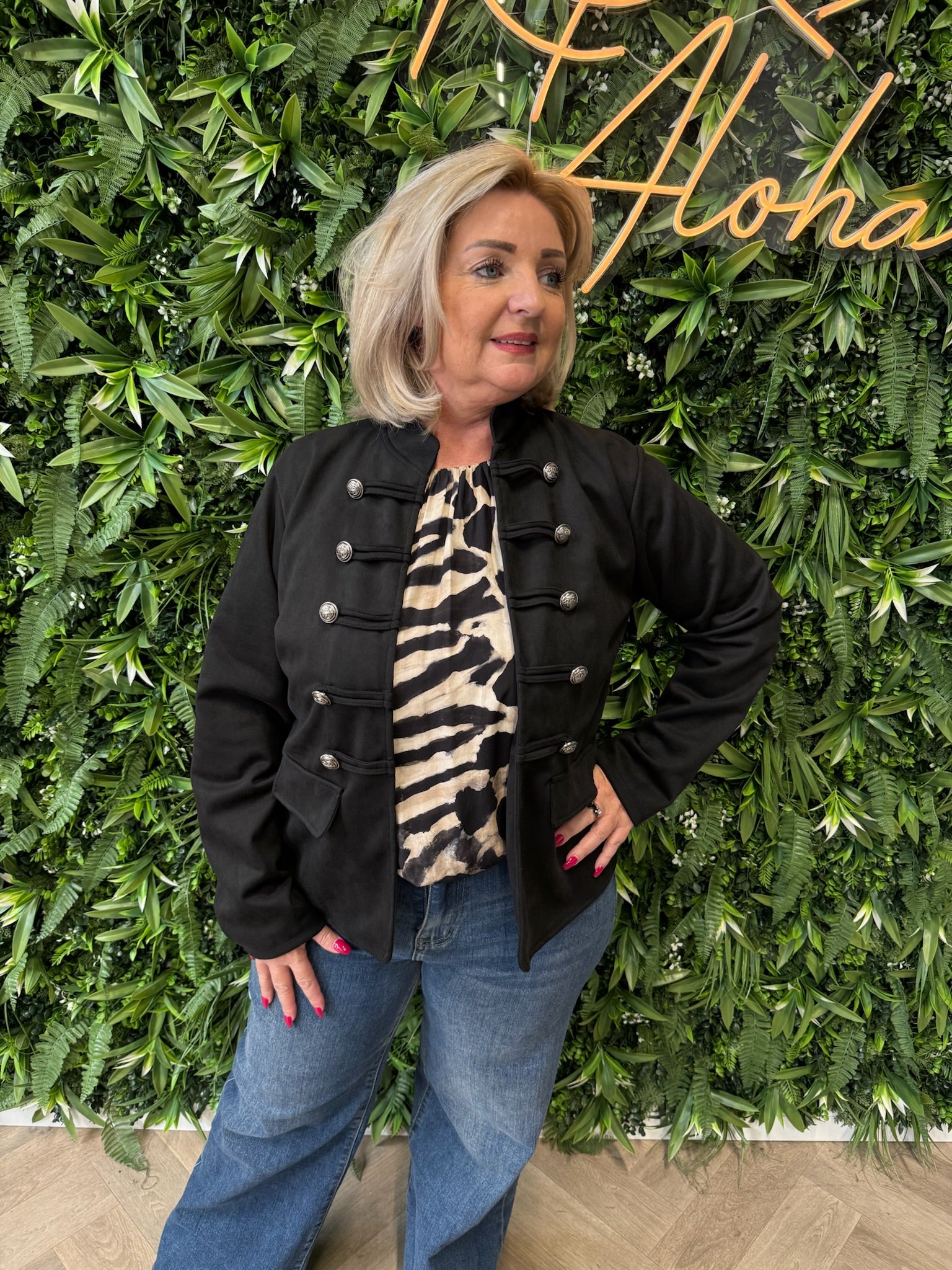 Blazer ronde hals met sierknopen zwart