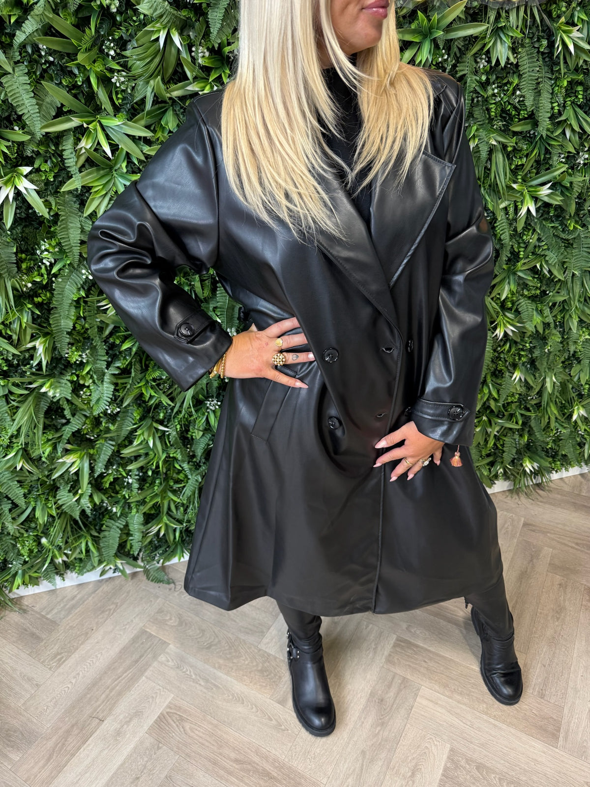 Manteljas leatherlook zwart