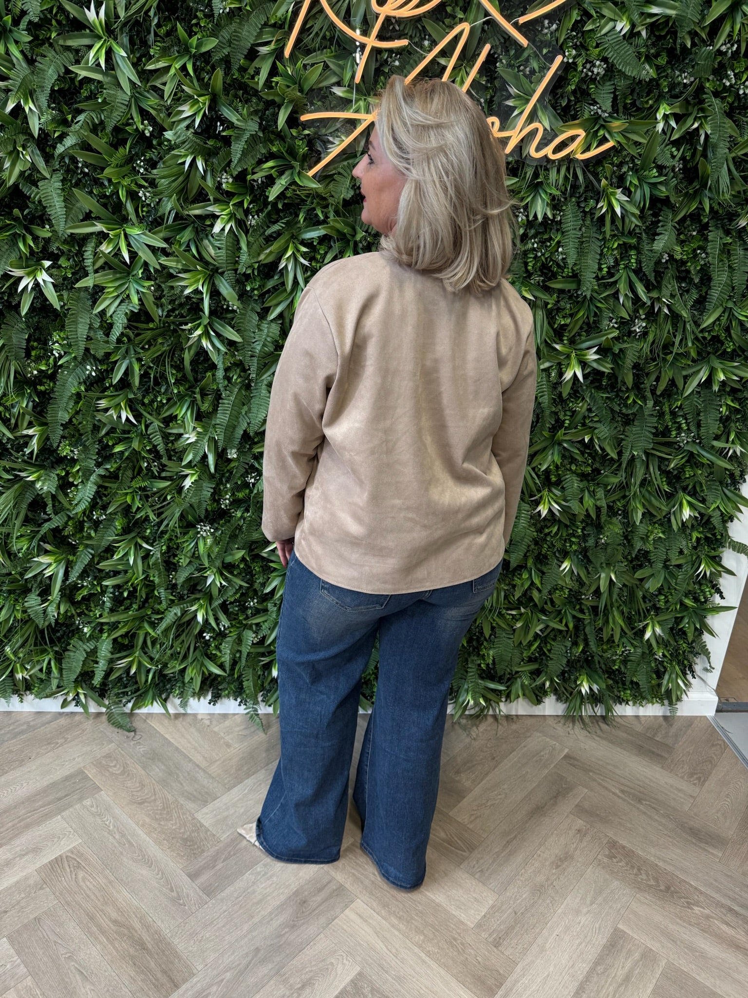Blazer ronde hals met sierknopen taupe