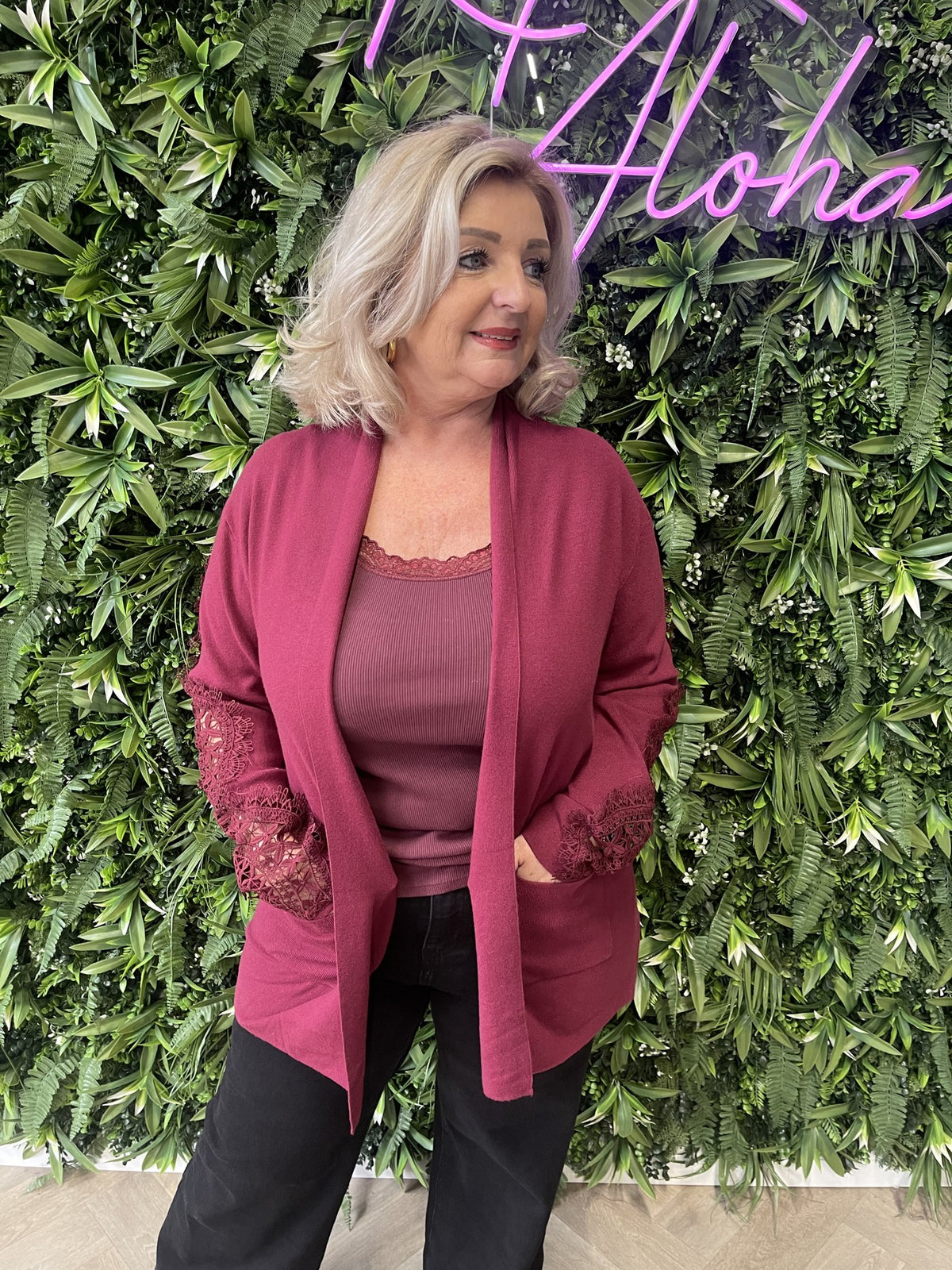 Vest met open gewerkte rug bordeaux