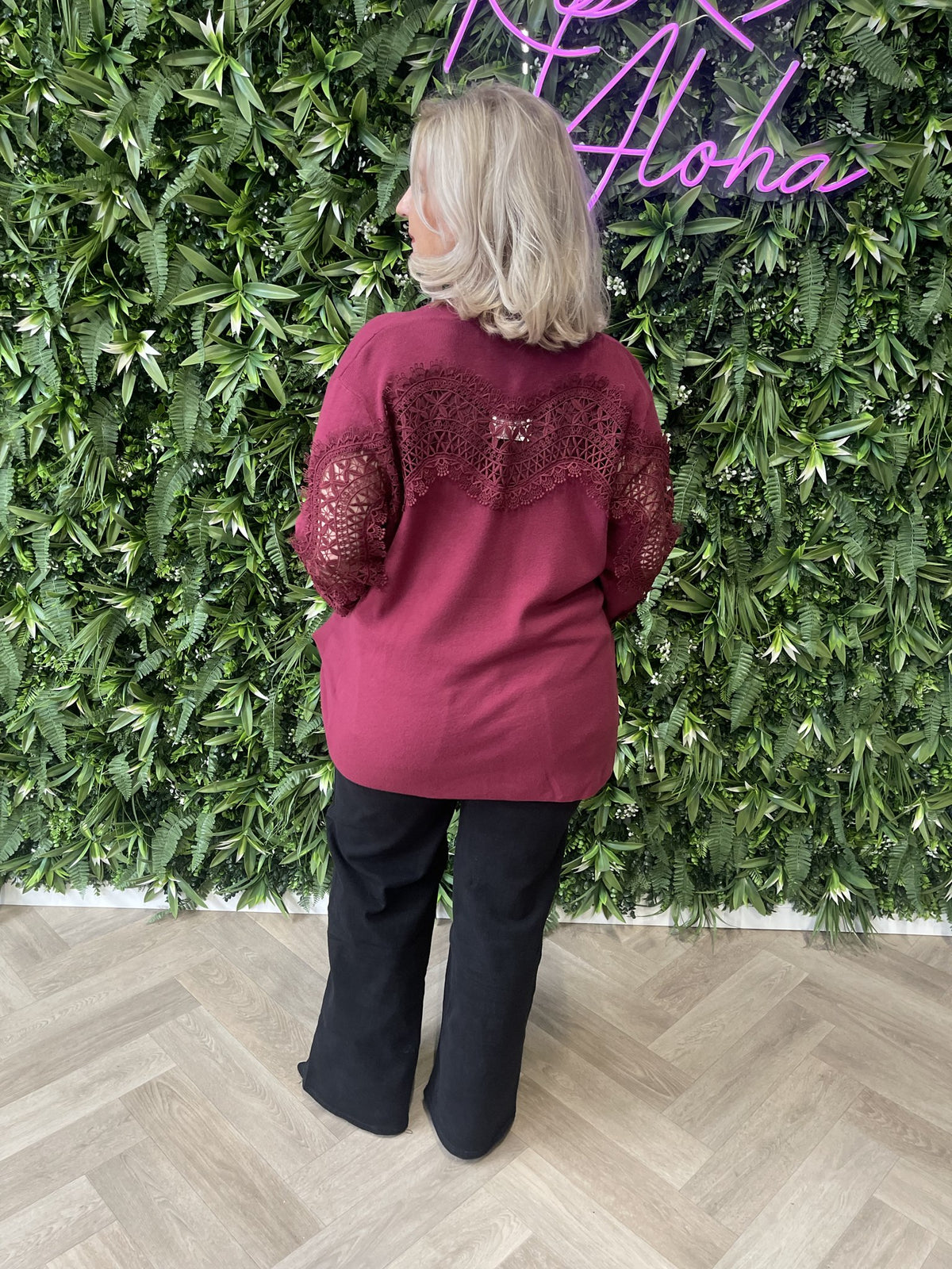 Vest met open gewerkte rug bordeaux