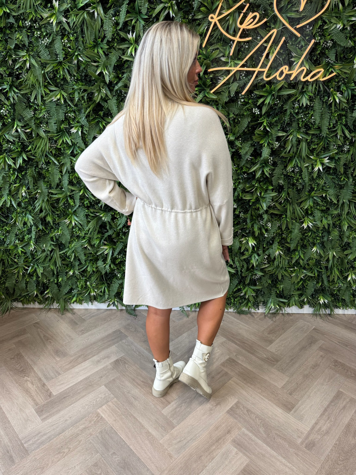 Jurk met veterdetails creme