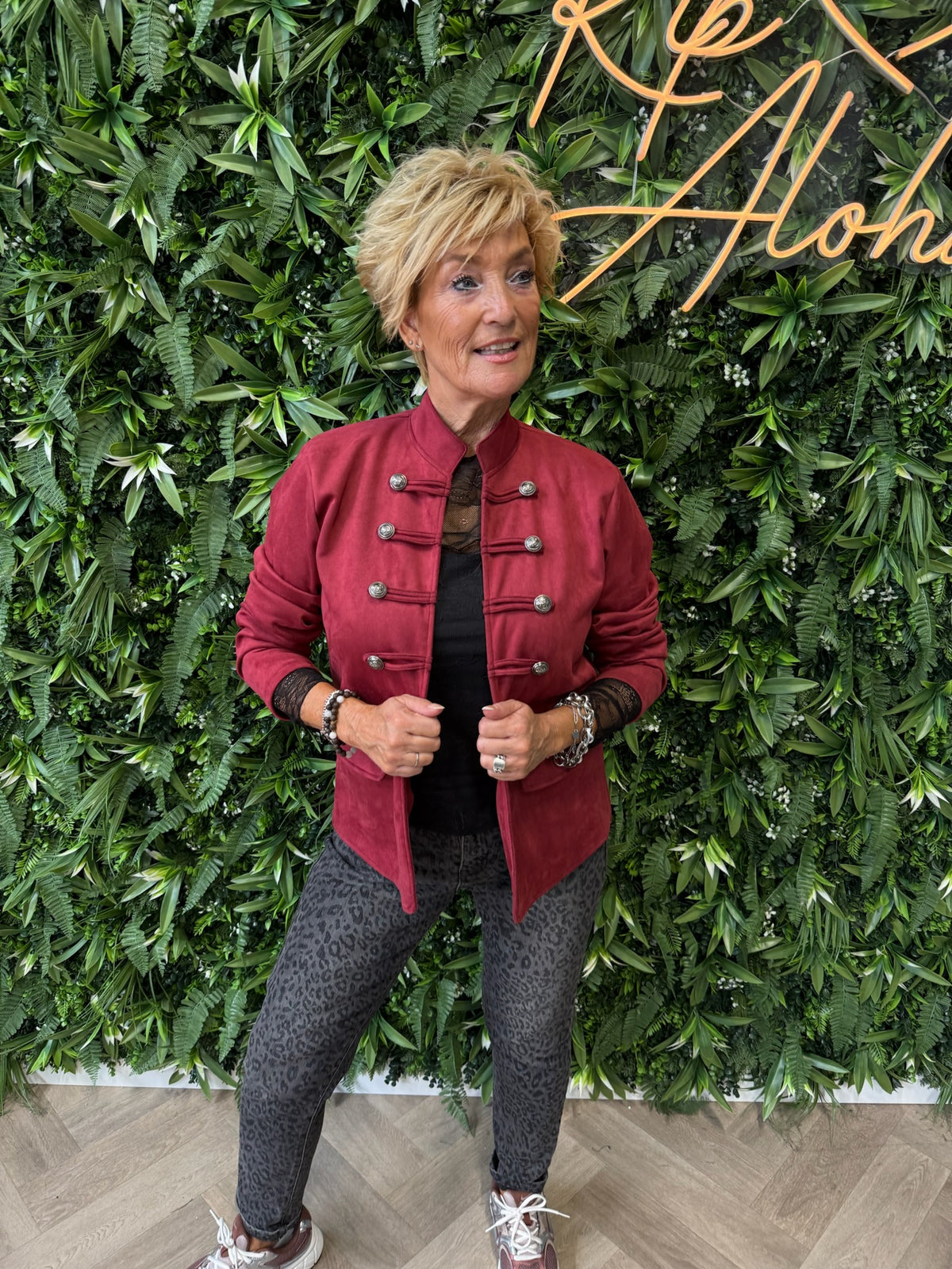 Blazer ronde hals met sierknopen donkerrood
