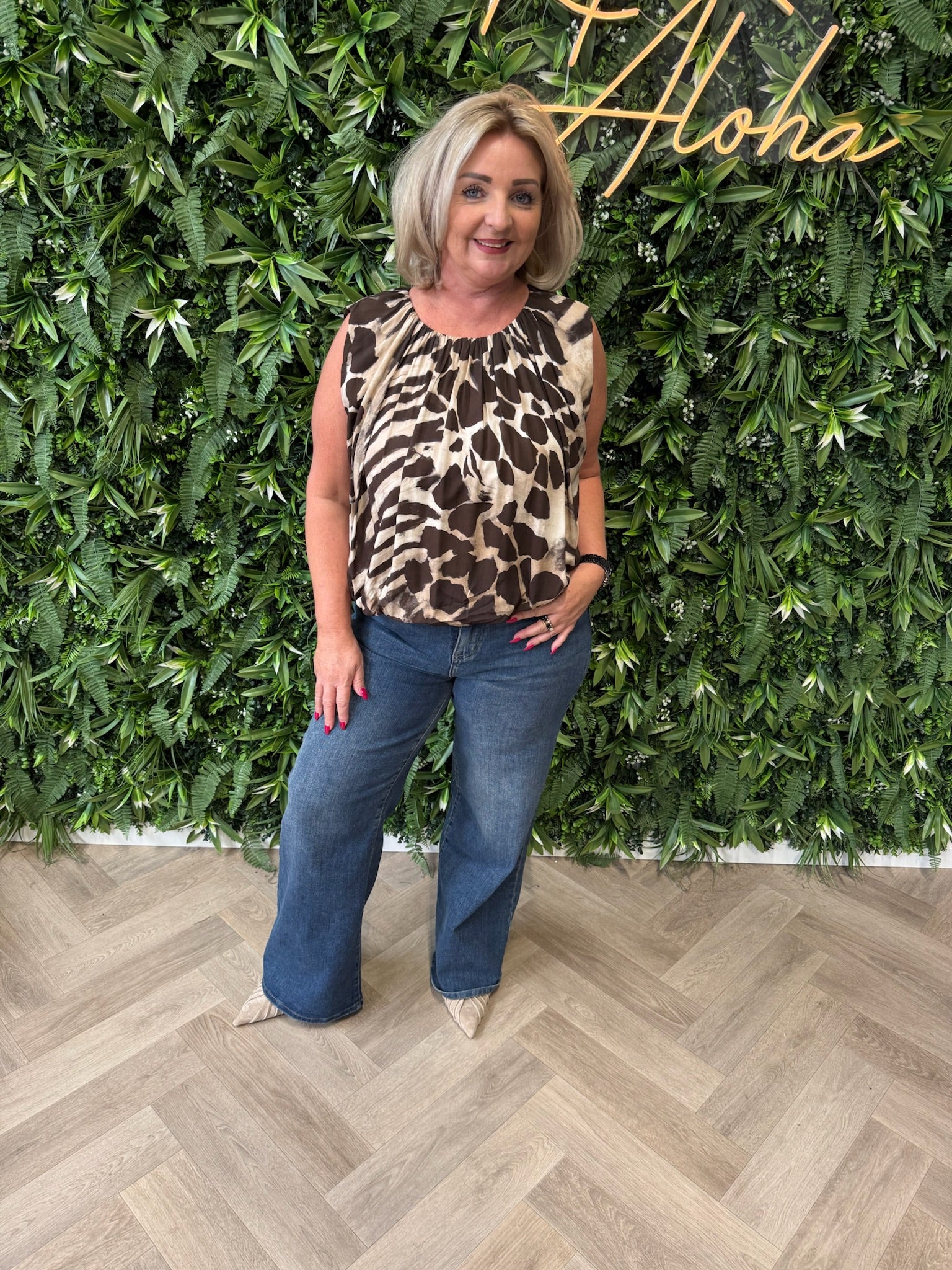 Top mouwloos giraffe print donkerbruin