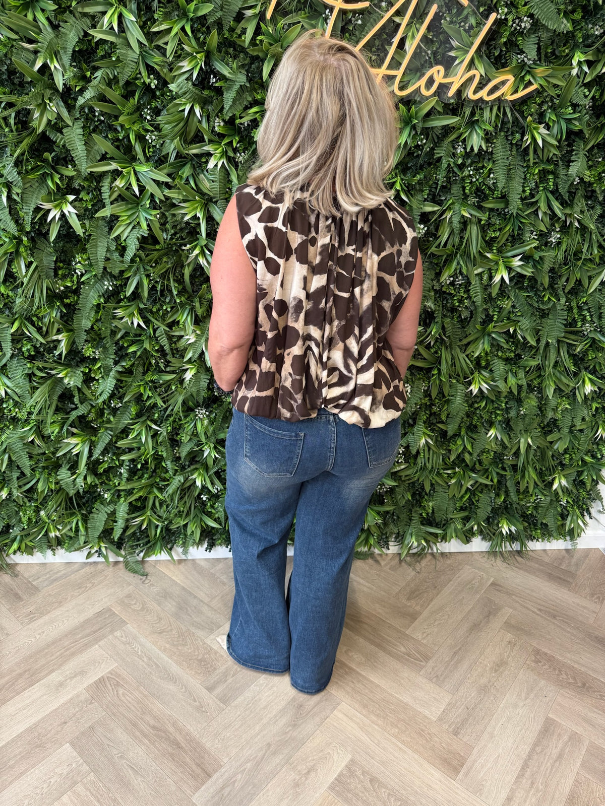 Top mouwloos giraffe print donkerbruin